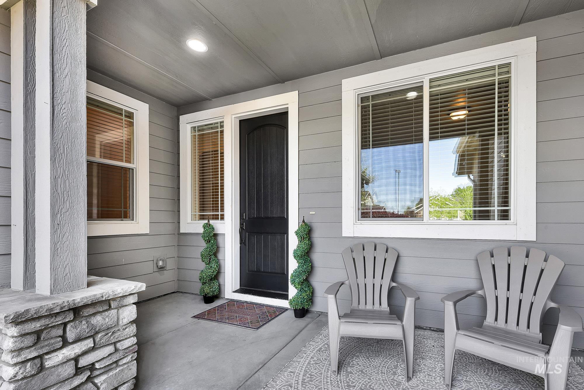 904 N Tullshire Way, Eagle, Idaho 83616, 3 Bedrooms, 3.5 Bathrooms, Residential For Sale, Price $750,000,MLS 98985333