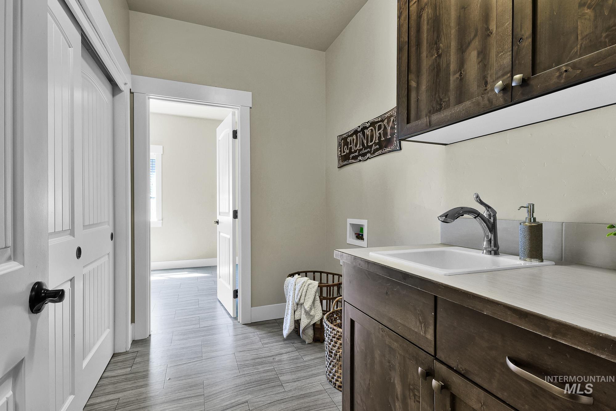 904 N Tullshire Way, Eagle, Idaho 83616, 3 Bedrooms, 3.5 Bathrooms, Residential For Sale, Price $750,000,MLS 98985333
