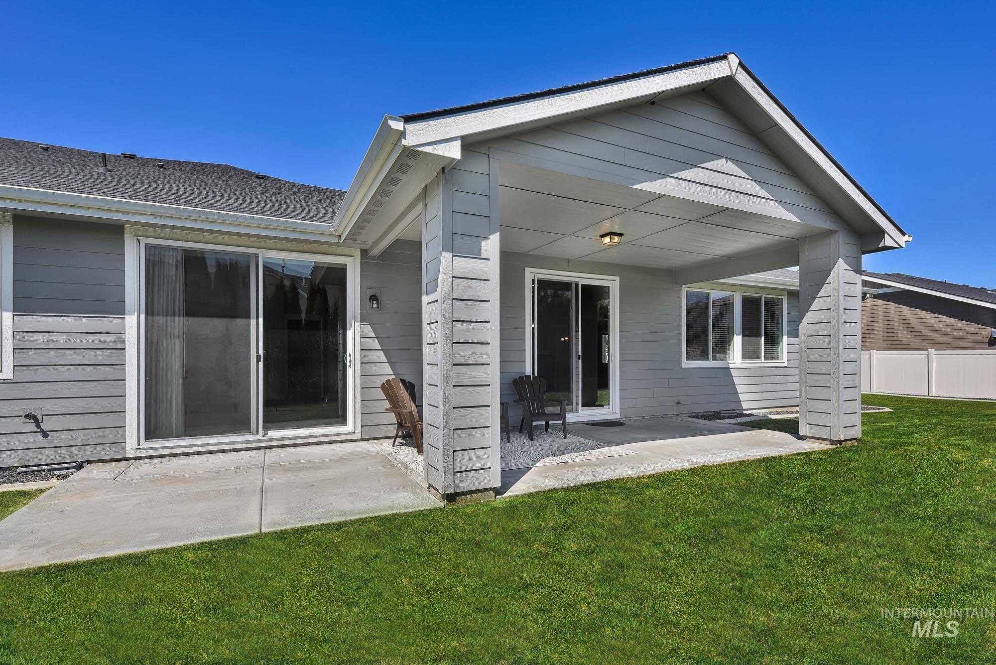 904 N Tullshire Way, Eagle, Idaho 83616, 3 Bedrooms, 3.5 Bathrooms, Residential For Sale, Price $750,000,MLS 98985333