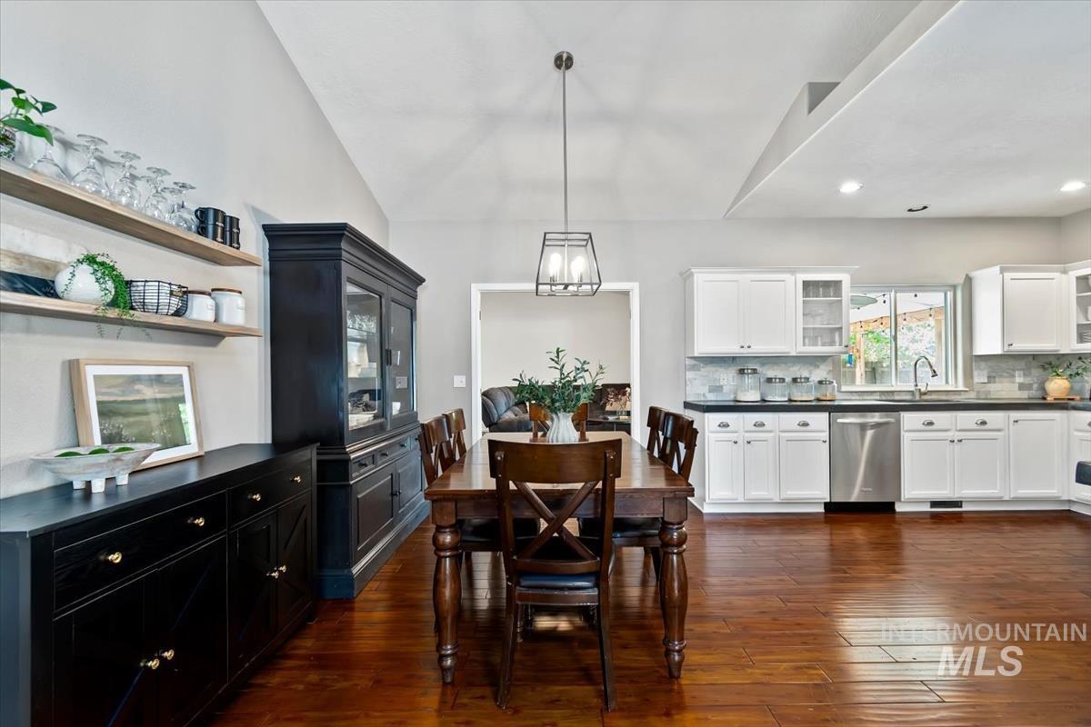 3017 N Marburg Avenue, Meridian, Idaho 83646, 5 Bedrooms, 3 Bathrooms, Residential For Sale, Price $549,000,MLS 98985334