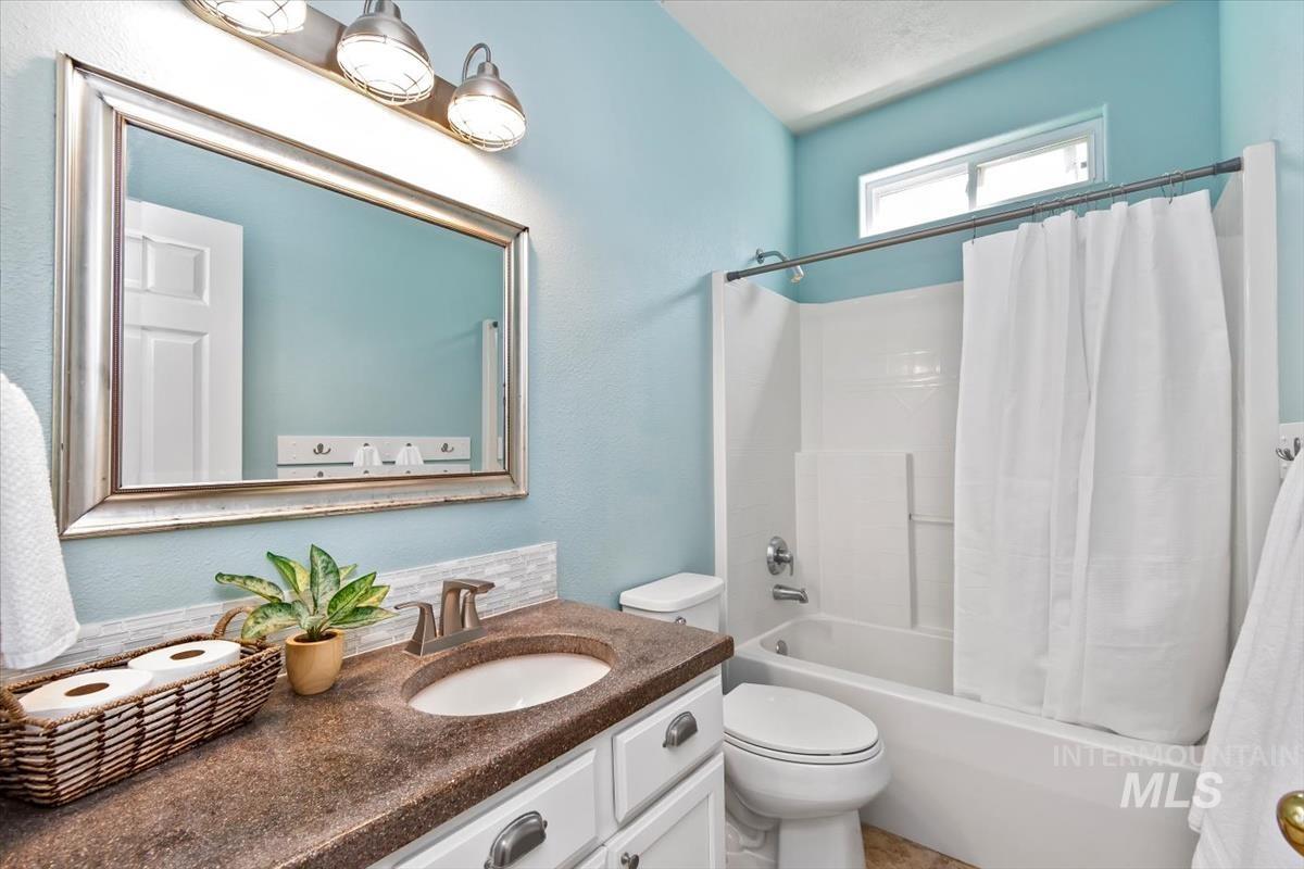 3017 N Marburg Avenue, Meridian, Idaho 83646, 5 Bedrooms, 3 Bathrooms, Residential For Sale, Price $549,000,MLS 98985334