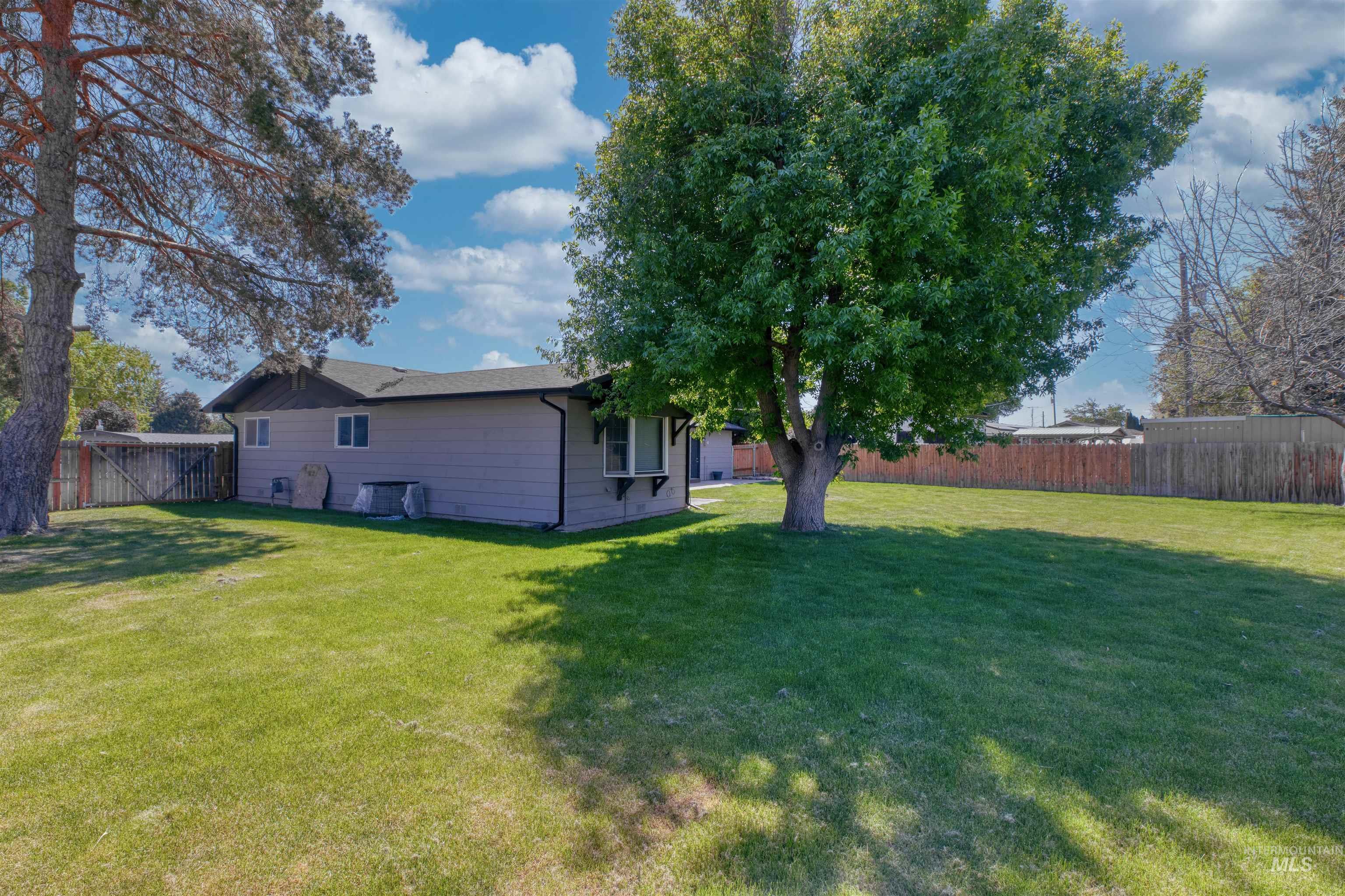 20803 N Friends Rd, Greenleaf, Idaho 83626, 4 Bedrooms, 2 Bathrooms, Residential For Sale, Price $454,900,MLS 98985341