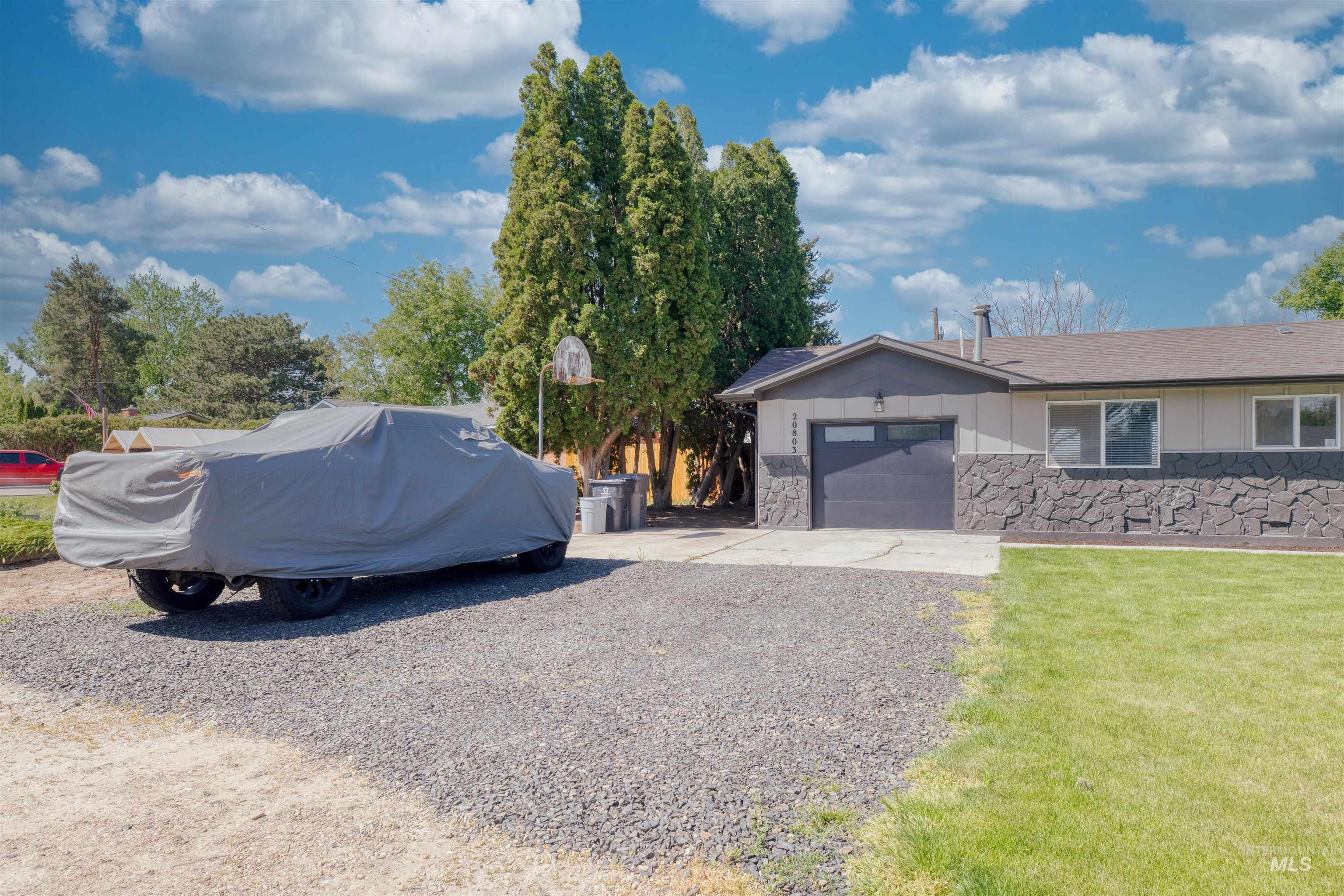 20803 N Friends Rd, Greenleaf, Idaho 83626, 4 Bedrooms, 2 Bathrooms, Residential For Sale, Price $454,900,MLS 98985341