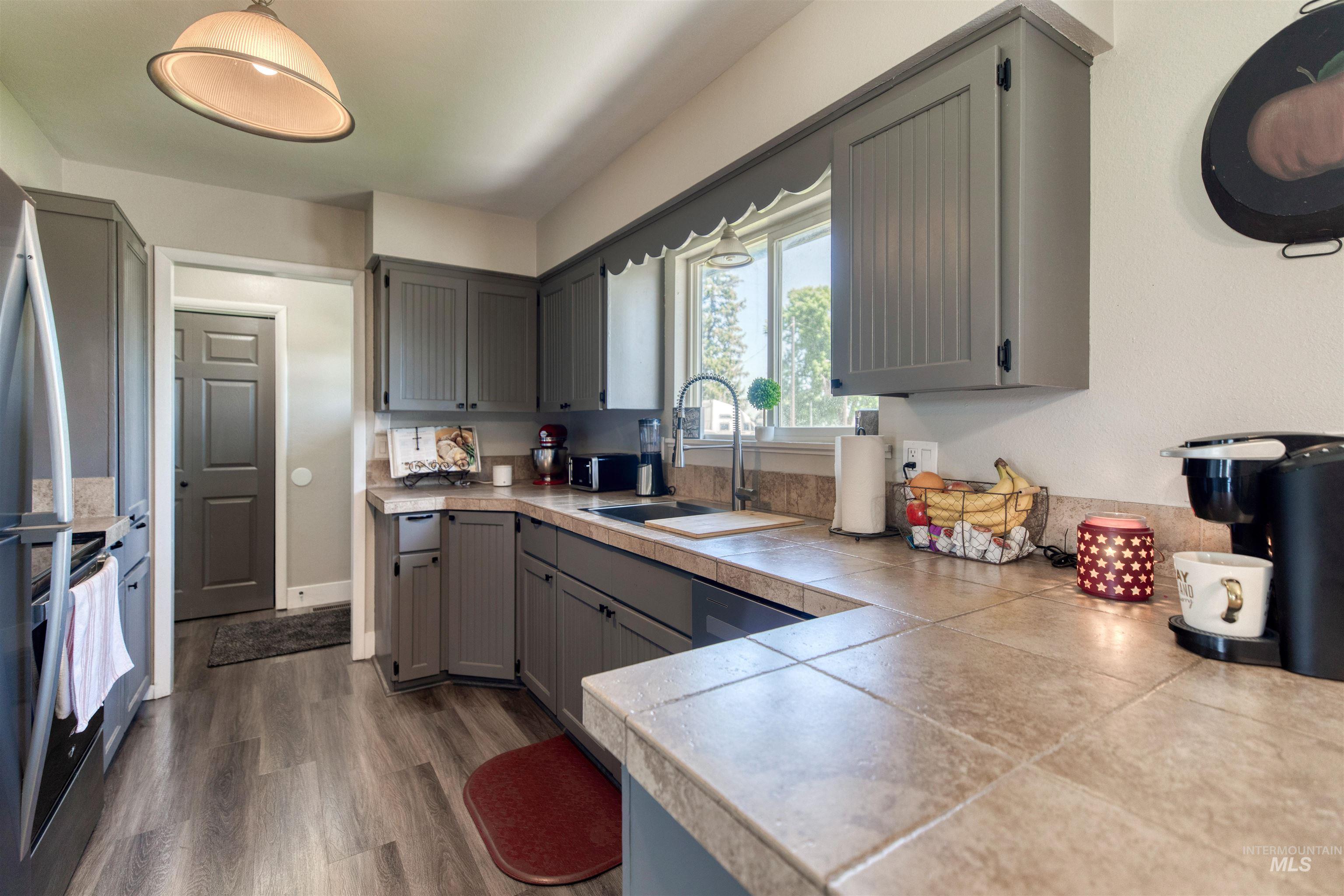 20803 N Friends Rd, Greenleaf, Idaho 83626, 4 Bedrooms, 2 Bathrooms, Residential For Sale, Price $454,900,MLS 98985341