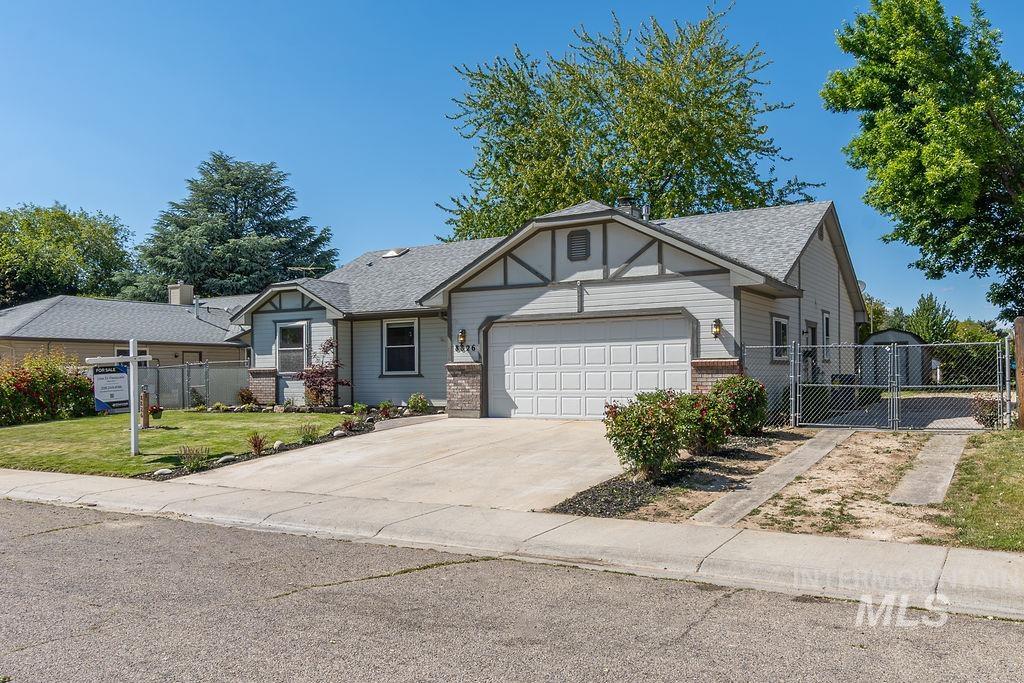8826 W Midland Street, Boise, Idaho 83704, 3 Bedrooms, 2 Bathrooms, Residential For Sale, Price $439,500, 98985342