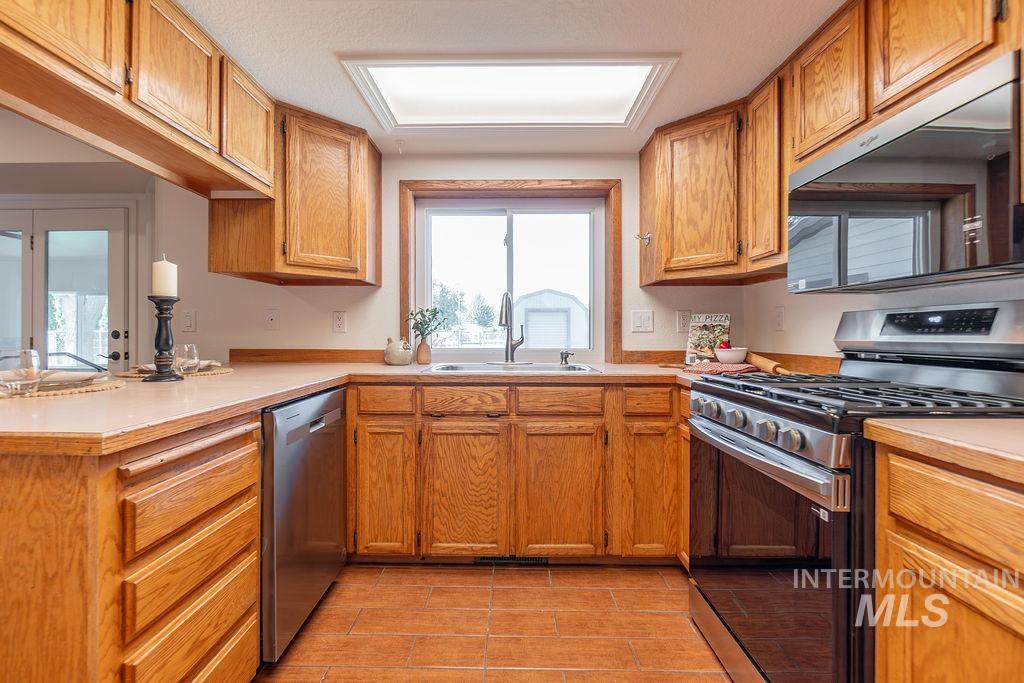 8826 W Midland Street, Boise, Idaho 83704, 3 Bedrooms, 2 Bathrooms, Residential For Sale, Price $439,500, 98985342