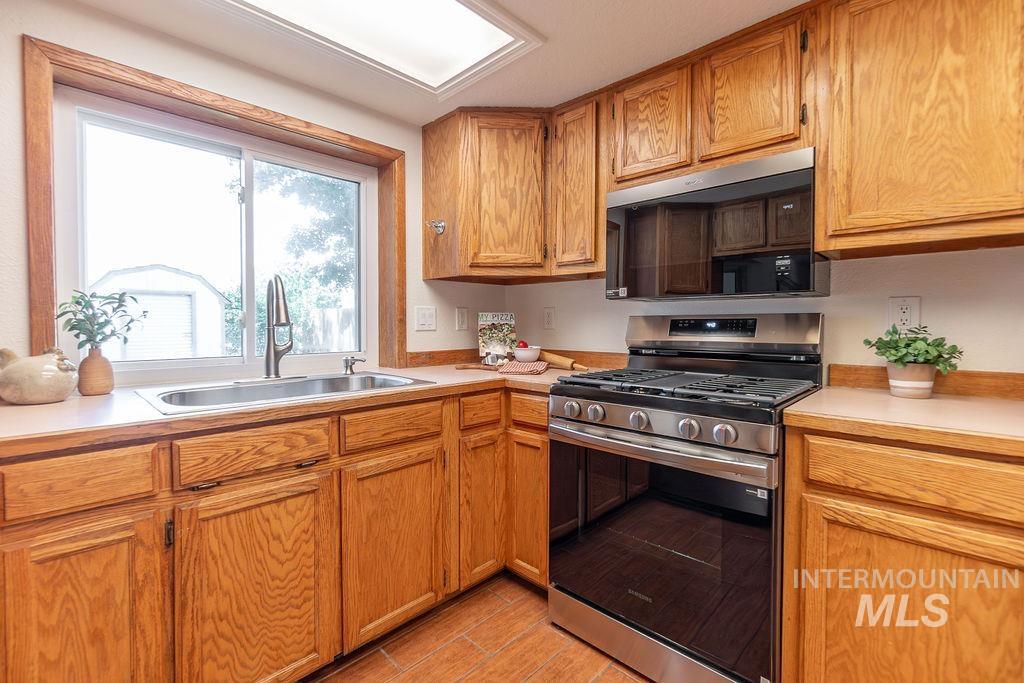 8826 W Midland Street, Boise, Idaho 83704, 3 Bedrooms, 2 Bathrooms, Residential For Sale, Price $439,500, 98985342