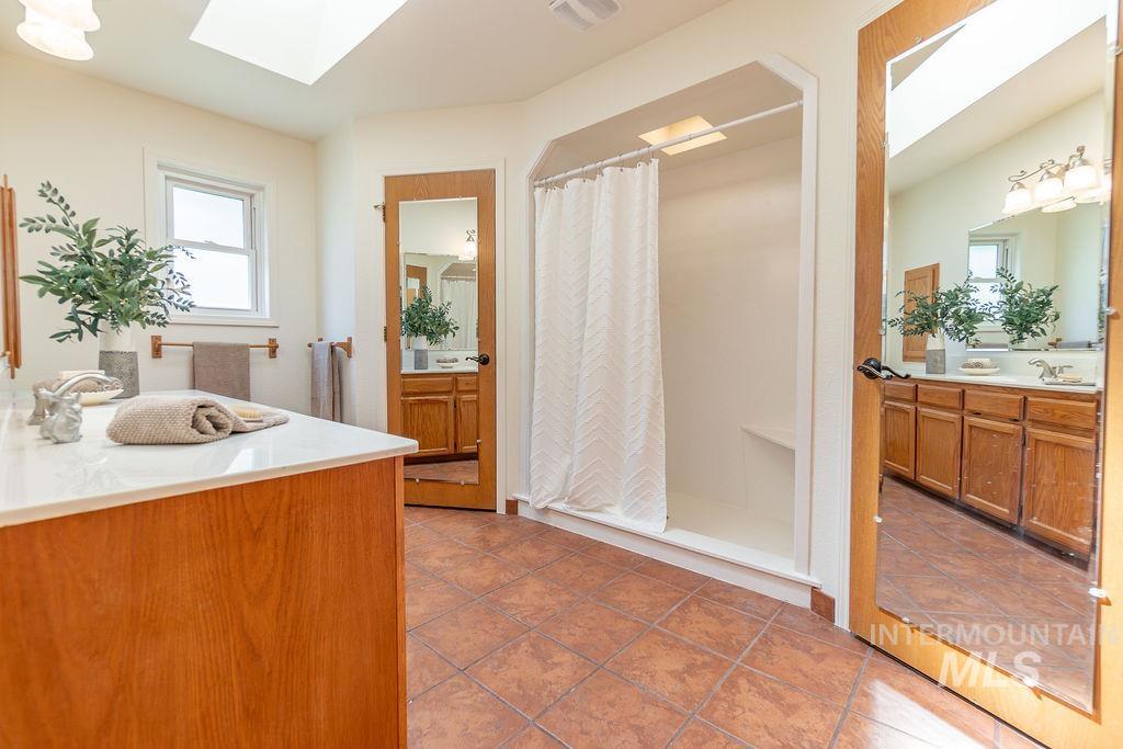 8826 W Midland Street, Boise, Idaho 83704, 3 Bedrooms, 2 Bathrooms, Residential For Sale, Price $439,500, 98985342
