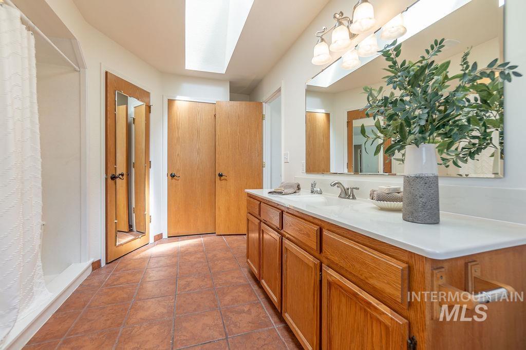 8826 W Midland Street, Boise, Idaho 83704, 3 Bedrooms, 2 Bathrooms, Residential For Sale, Price $439,500, 98985342