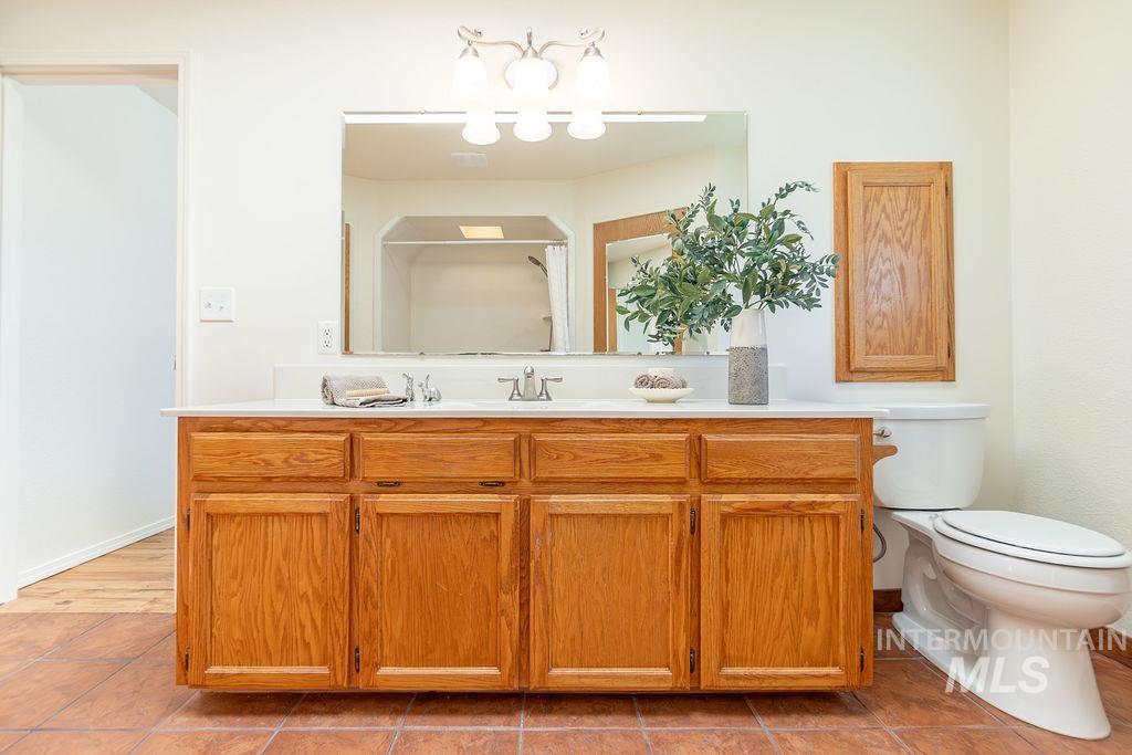 8826 W Midland Street, Boise, Idaho 83704, 3 Bedrooms, 2 Bathrooms, Residential For Sale, Price $439,500, 98985342