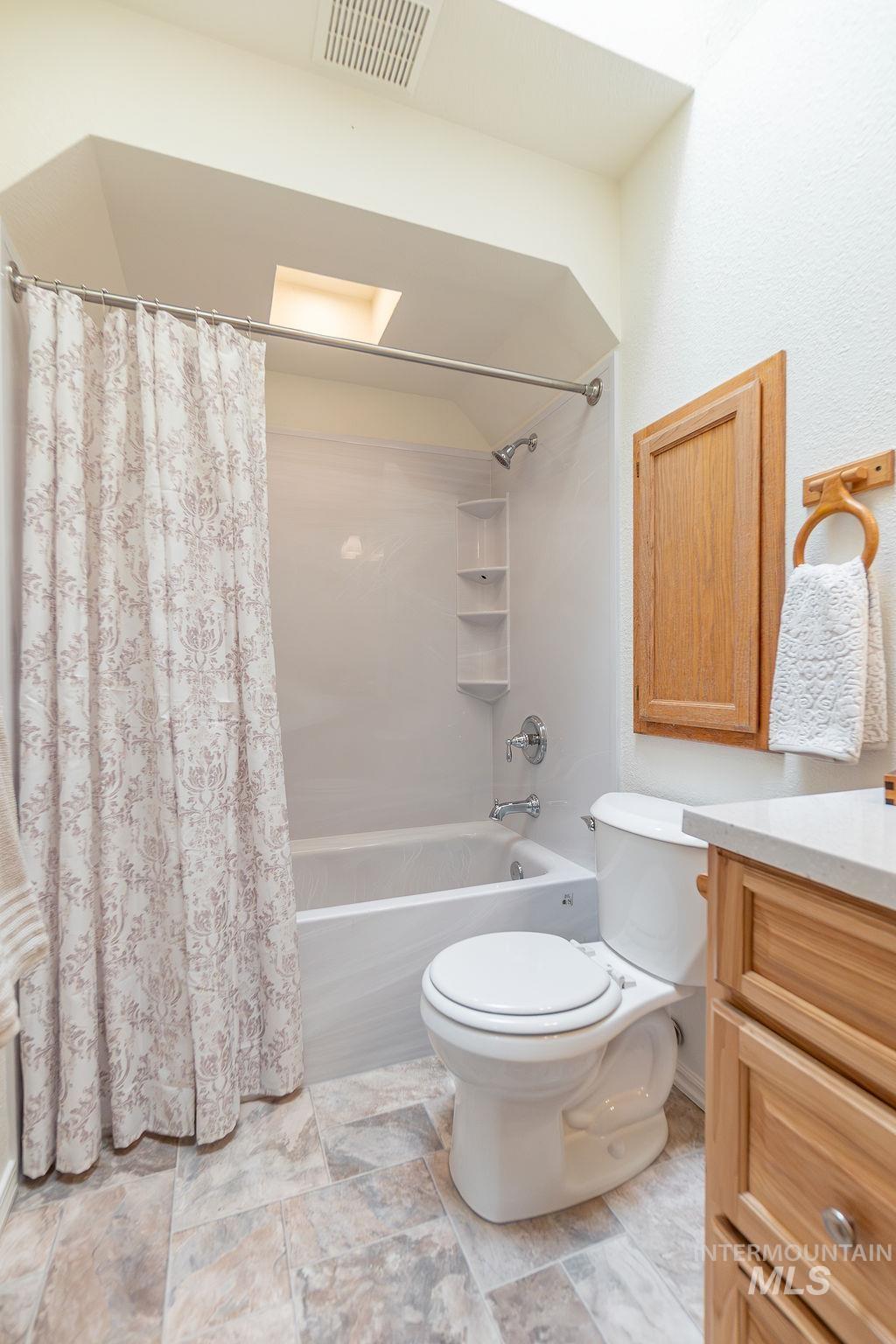 8826 W Midland Street, Boise, Idaho 83704, 3 Bedrooms, 2 Bathrooms, Residential For Sale, Price $439,500, 98985342