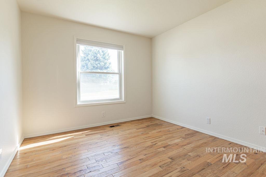8826 W Midland Street, Boise, Idaho 83704, 3 Bedrooms, 2 Bathrooms, Residential For Sale, Price $439,500, 98985342