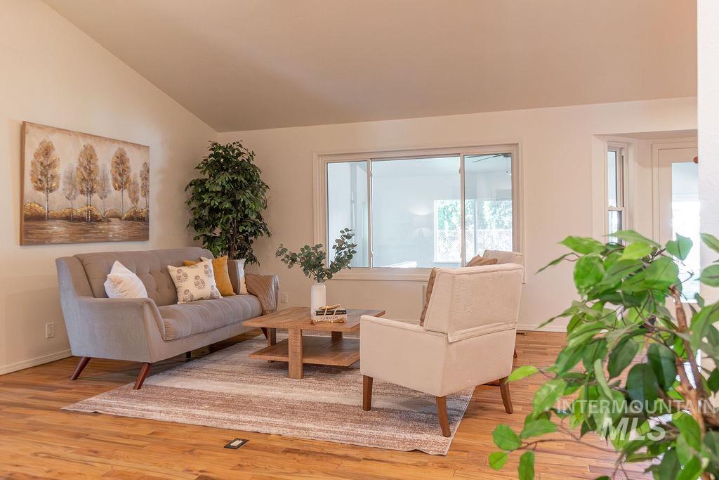8826 W Midland Street, Boise, Idaho 83704, 3 Bedrooms, 2 Bathrooms, Residential For Sale, Price $439,500, 98985342