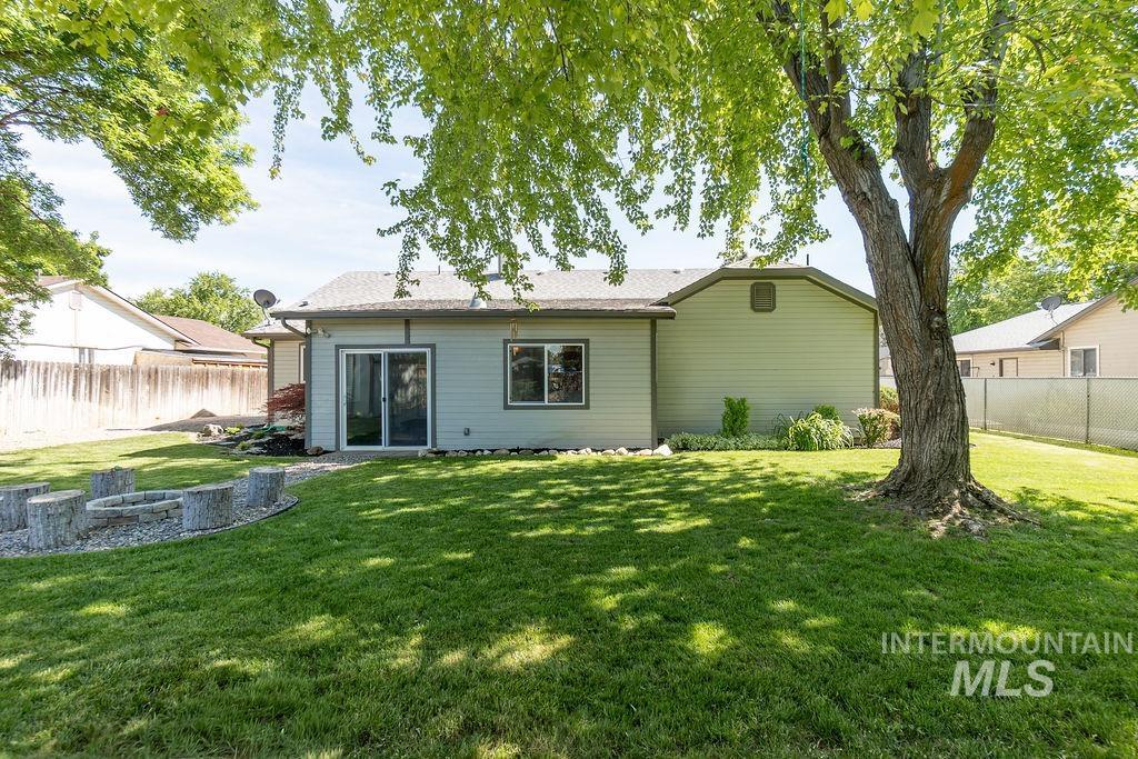 8826 W Midland Street, Boise, Idaho 83704, 3 Bedrooms, 2 Bathrooms, Residential For Sale, Price $439,500, 98985342