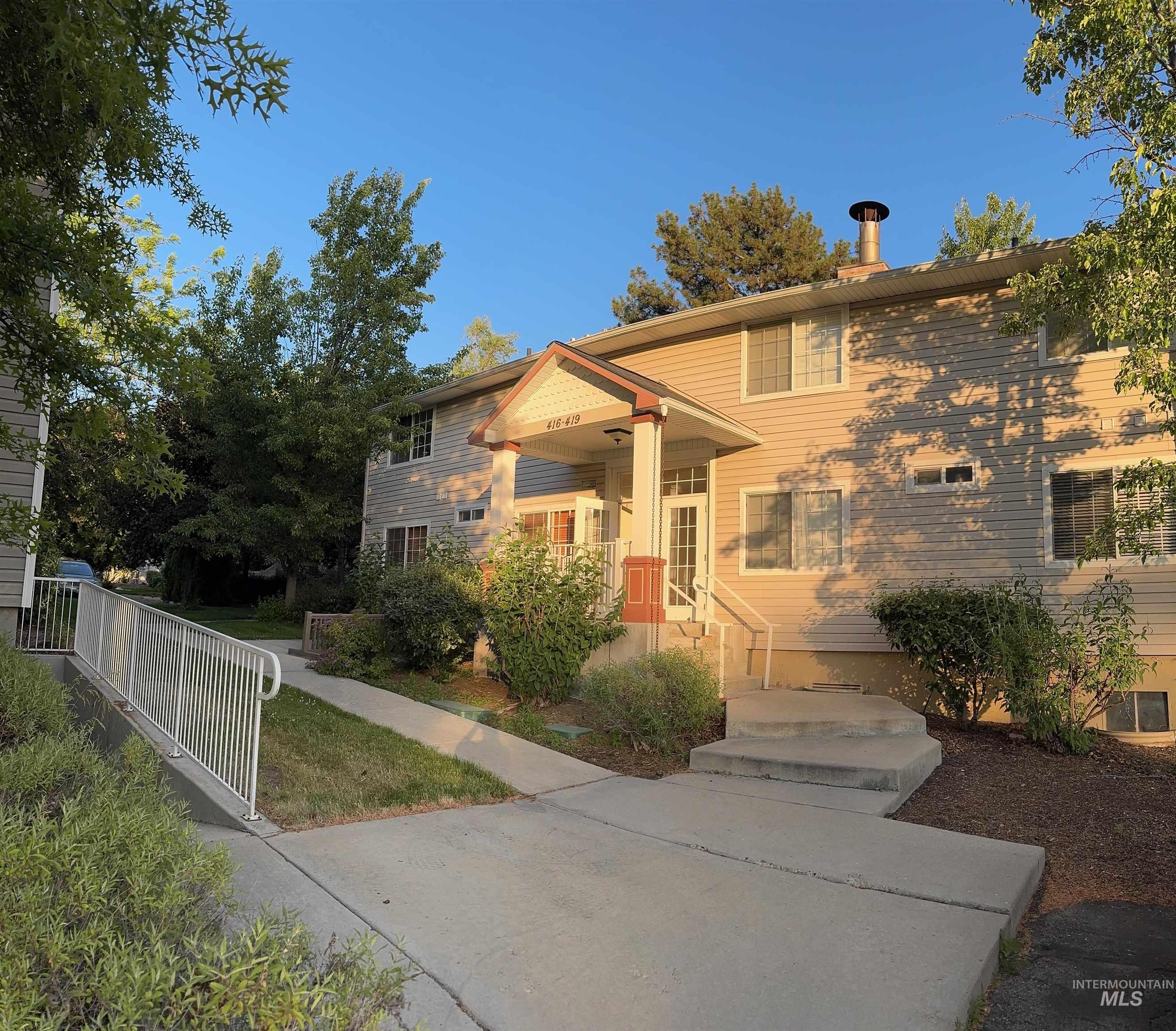 418 W Village Ln, Boise, Idaho 83702, 2 Bedrooms, 1 Bathroom, Residential For Sale, Price $325,000,MLS 98985343