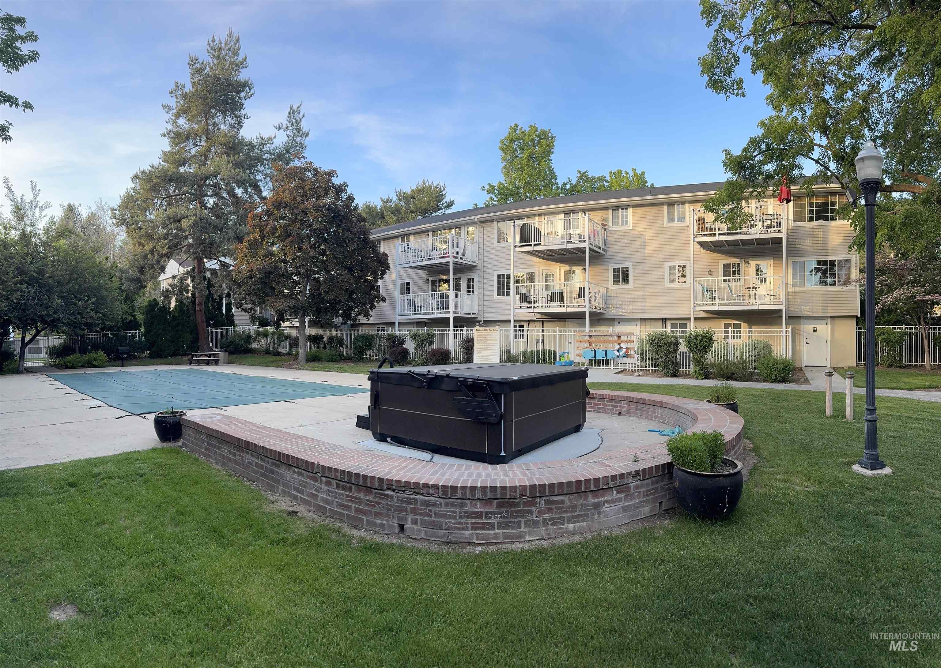 418 W Village Ln, Boise, Idaho 83702, 2 Bedrooms, 1 Bathroom, Residential For Sale, Price $325,000,MLS 98985343