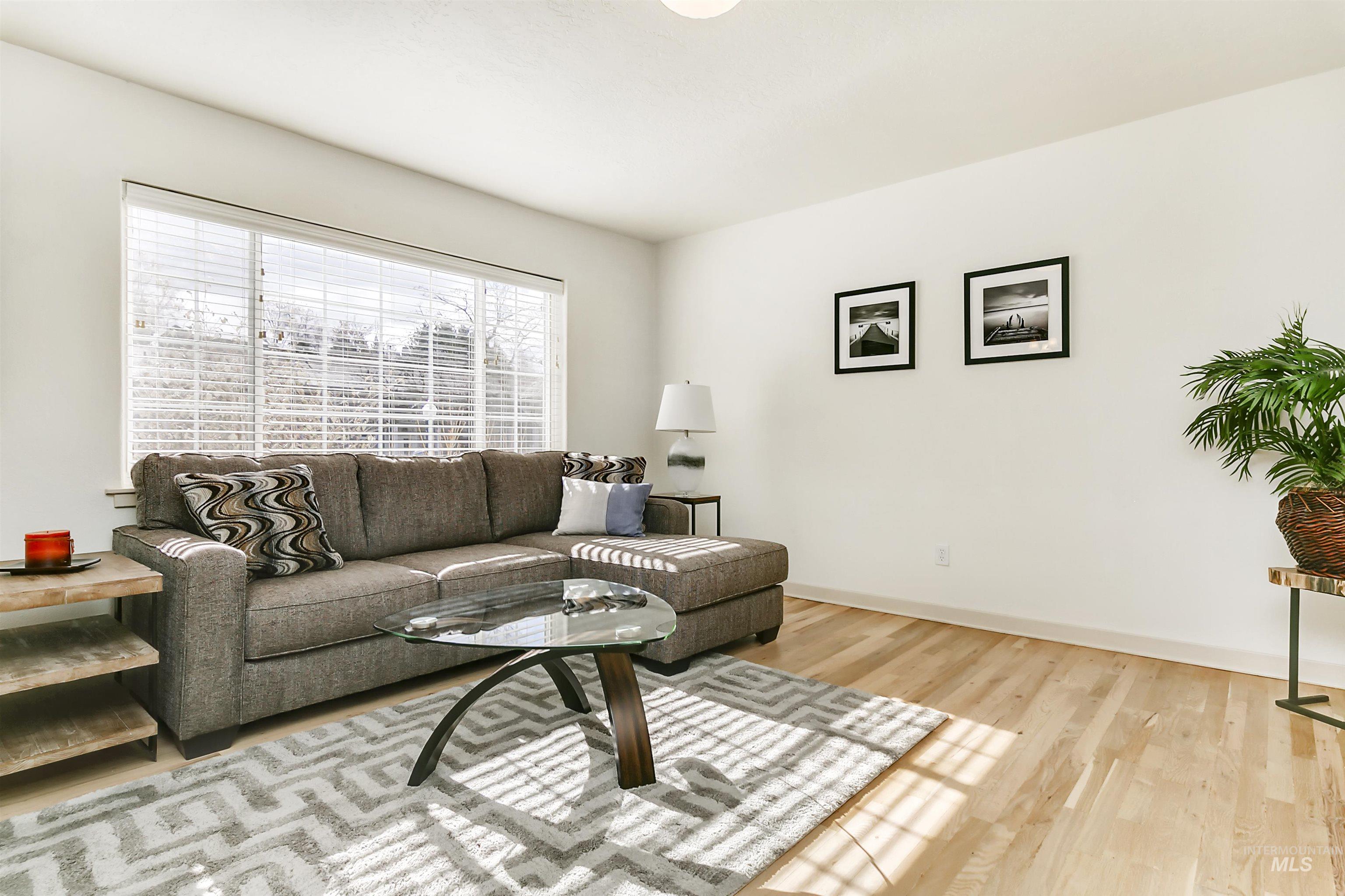 418 W Village Ln, Boise, Idaho 83702, 2 Bedrooms, 1 Bathroom, Residential For Sale, Price $325,000,MLS 98985343