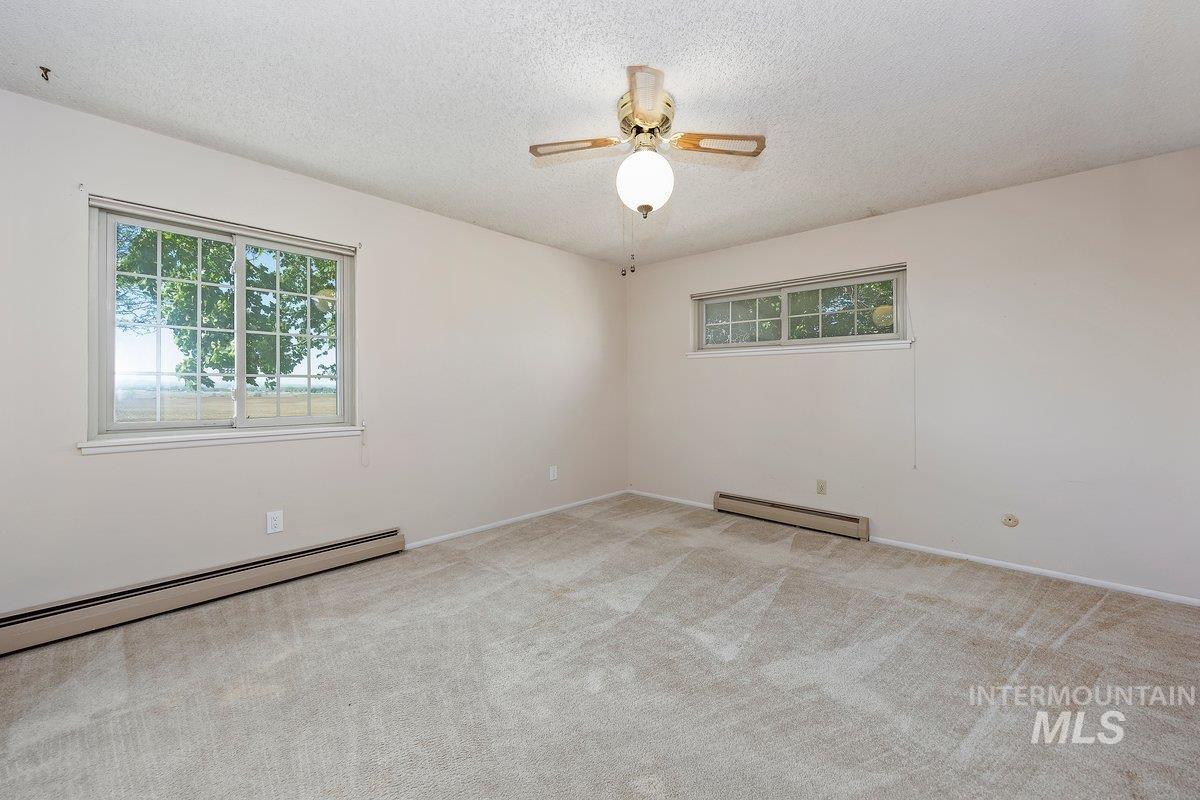 293 E 400 S, Jerome, Idaho 83338, 5 Bedrooms, 3 Bathrooms, Residential For Sale, Price $585,000,MLS 98985350