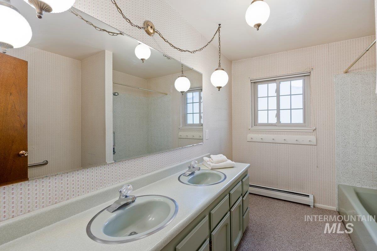 293 E 400 S, Jerome, Idaho 83338, 5 Bedrooms, 3 Bathrooms, Residential For Sale, Price $585,000,MLS 98985350