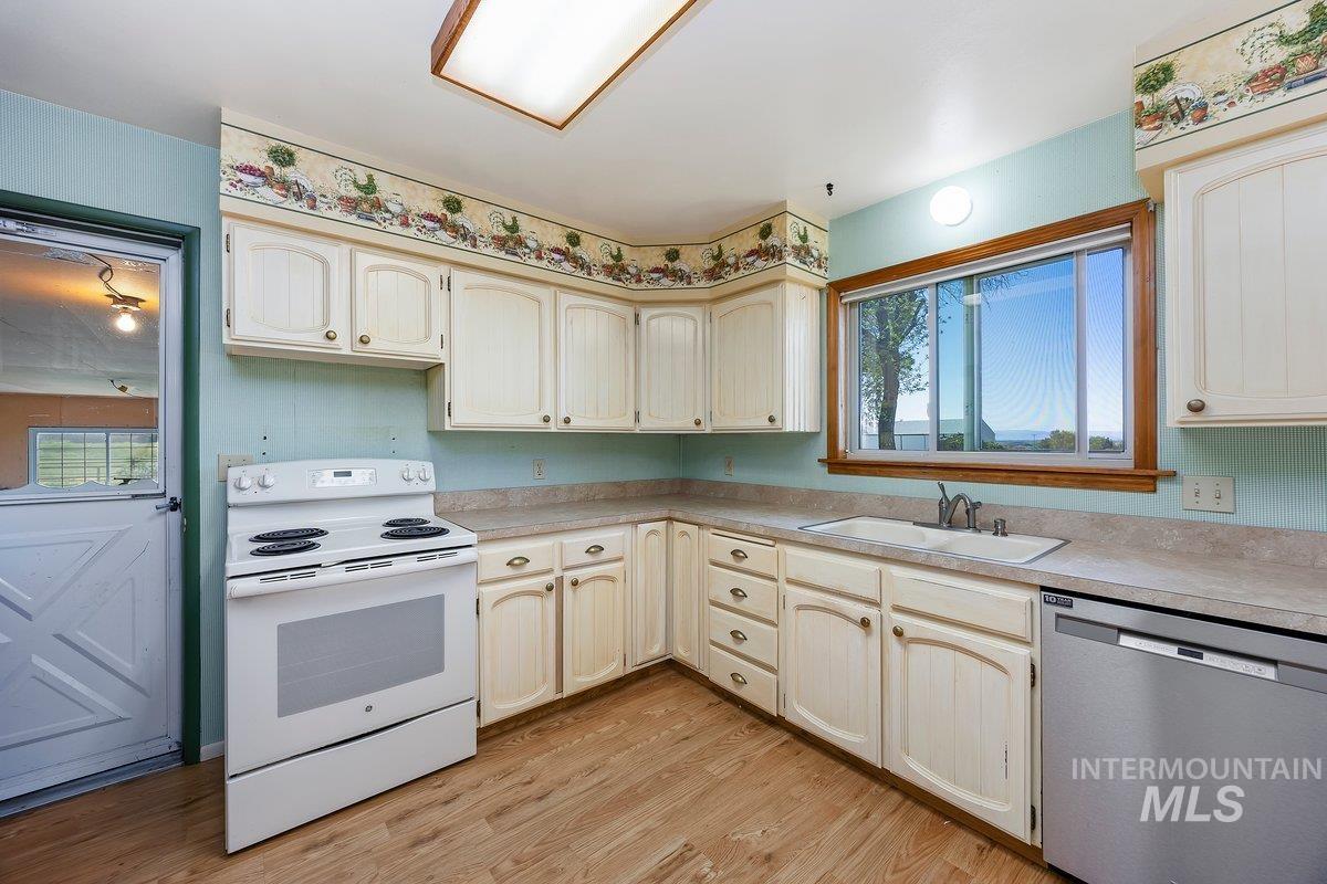293 E 400 S, Jerome, Idaho 83338, 5 Bedrooms, 3 Bathrooms, Residential For Sale, Price $585,000,MLS 98985350