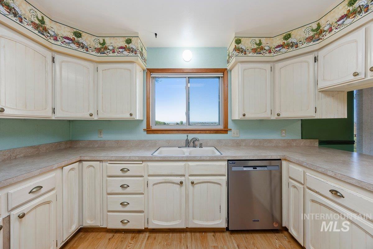 293 E 400 S, Jerome, Idaho 83338, 5 Bedrooms, 3 Bathrooms, Residential For Sale, Price $585,000,MLS 98985350