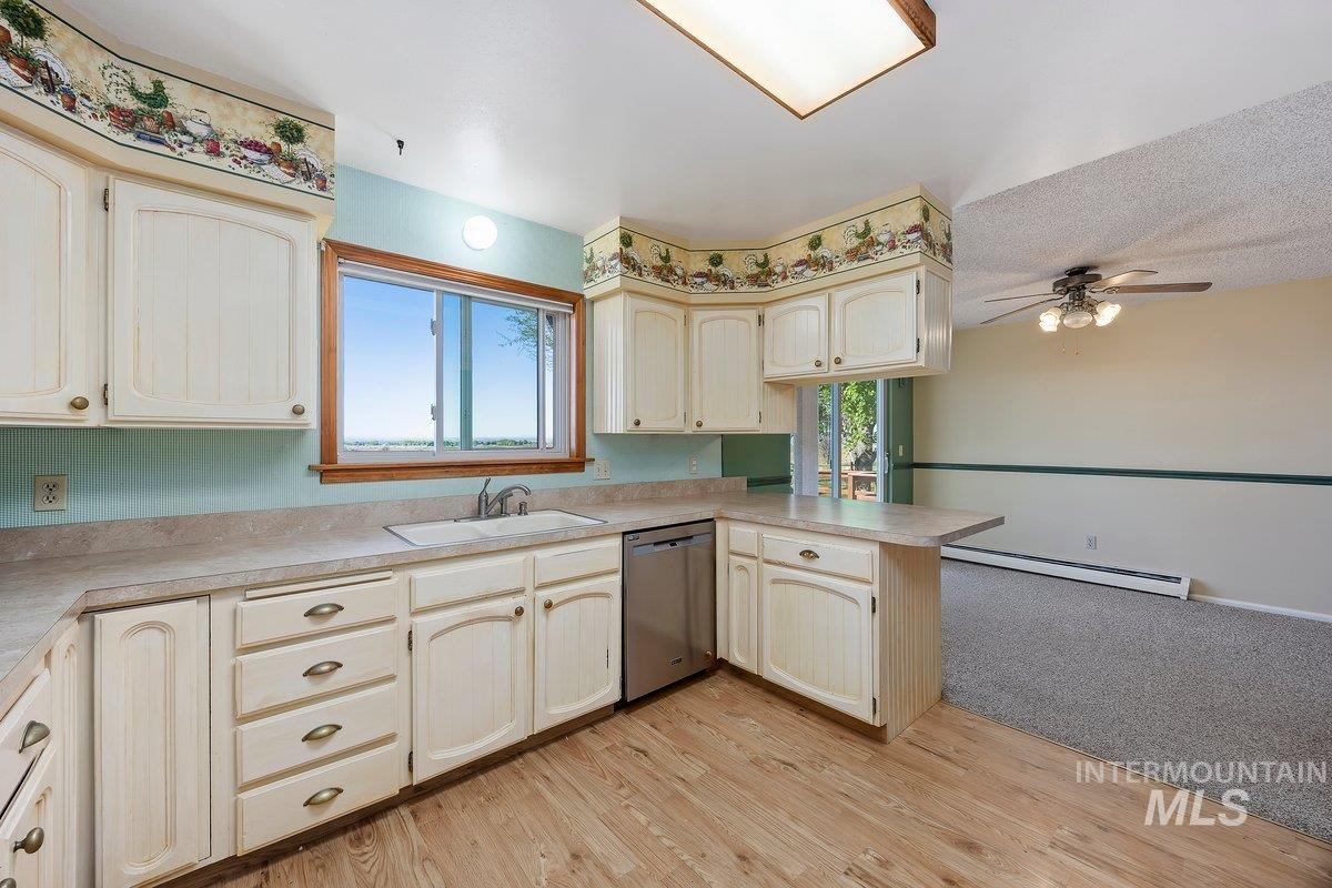 293 E 400 S, Jerome, Idaho 83338, 5 Bedrooms, 3 Bathrooms, Residential For Sale, Price $585,000,MLS 98985350