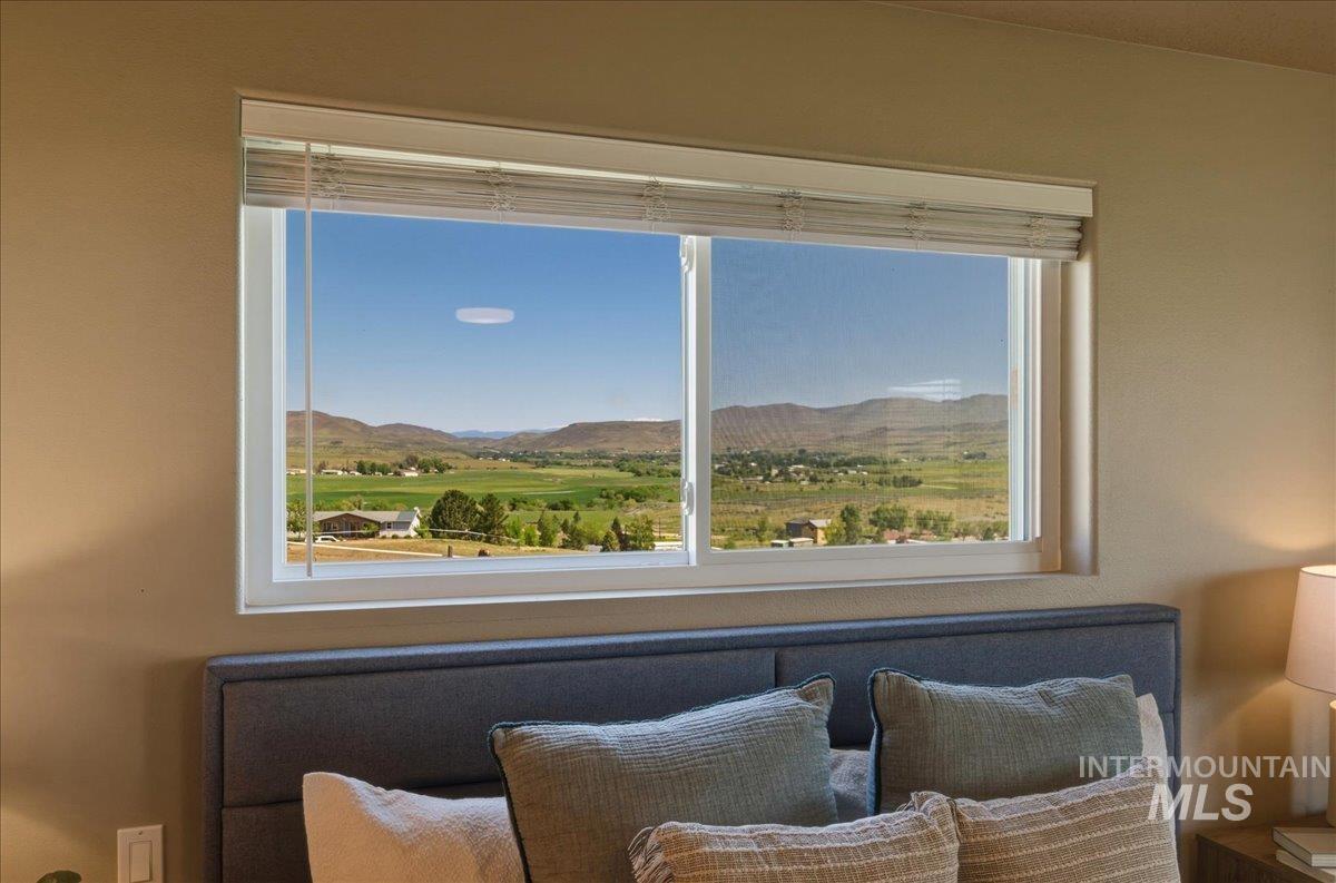 5303 Montour Rd., Emmett, Idaho 83617, 3 Bedrooms, 2 Bathrooms, Residential For Sale, Price $740,000,MLS 98985351