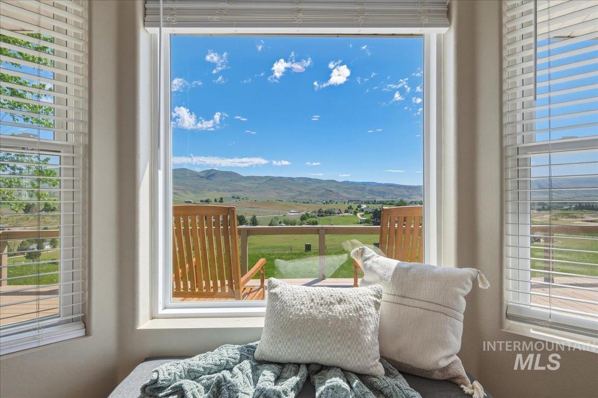 5303 Montour Rd., Emmett, Idaho 83617, 3 Bedrooms, 2 Bathrooms, Residential For Sale, Price $740,000,MLS 98985351