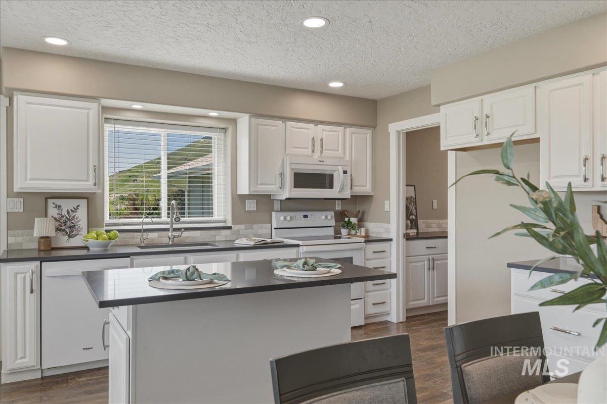 5303 Montour Rd., Emmett, Idaho 83617, 3 Bedrooms, 2 Bathrooms, Residential For Sale, Price $740,000,MLS 98985351