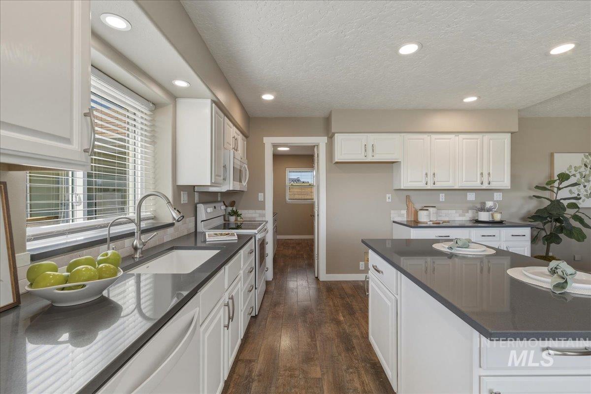 5303 Montour Rd., Emmett, Idaho 83617, 3 Bedrooms, 2 Bathrooms, Residential For Sale, Price $740,000,MLS 98985351