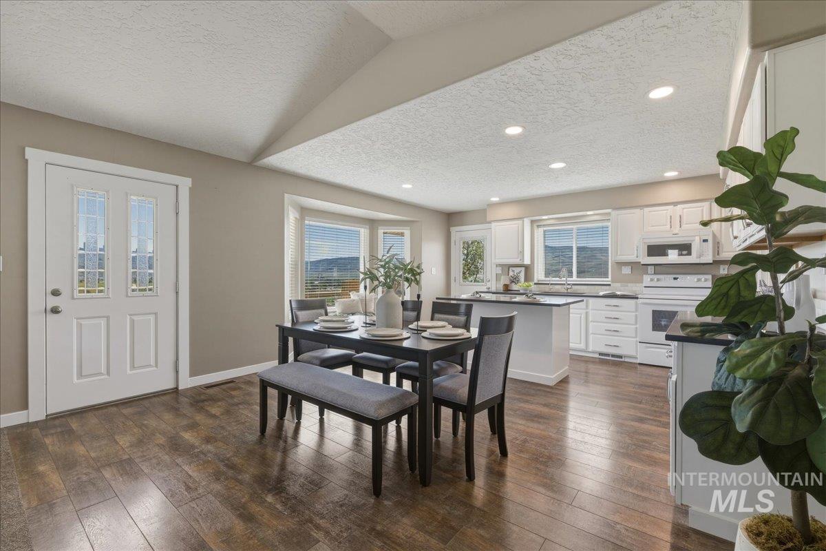 5303 Montour Rd., Emmett, Idaho 83617, 3 Bedrooms, 2 Bathrooms, Residential For Sale, Price $740,000,MLS 98985351