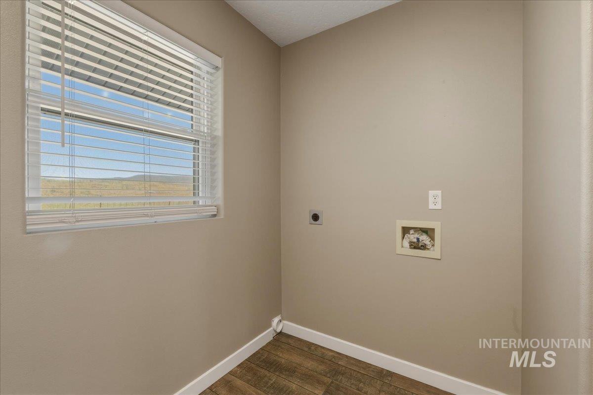 5303 Montour Rd., Emmett, Idaho 83617, 3 Bedrooms, 2 Bathrooms, Residential For Sale, Price $740,000,MLS 98985351