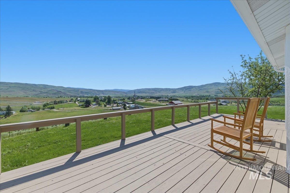5303 Montour Rd., Emmett, Idaho 83617, 3 Bedrooms, 2 Bathrooms, Residential For Sale, Price $740,000,MLS 98985351