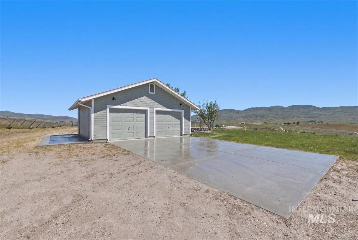 5303 Montour Rd., Emmett, Idaho 83617, 3 Bedrooms, 2 Bathrooms, Residential For Sale, Price $740,000,MLS 98985351