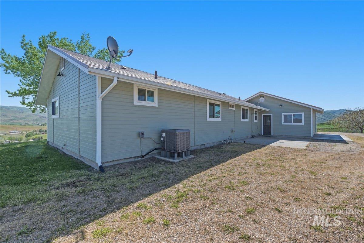 5303 Montour Rd., Emmett, Idaho 83617, 3 Bedrooms, 2 Bathrooms, Residential For Sale, Price $740,000,MLS 98985351
