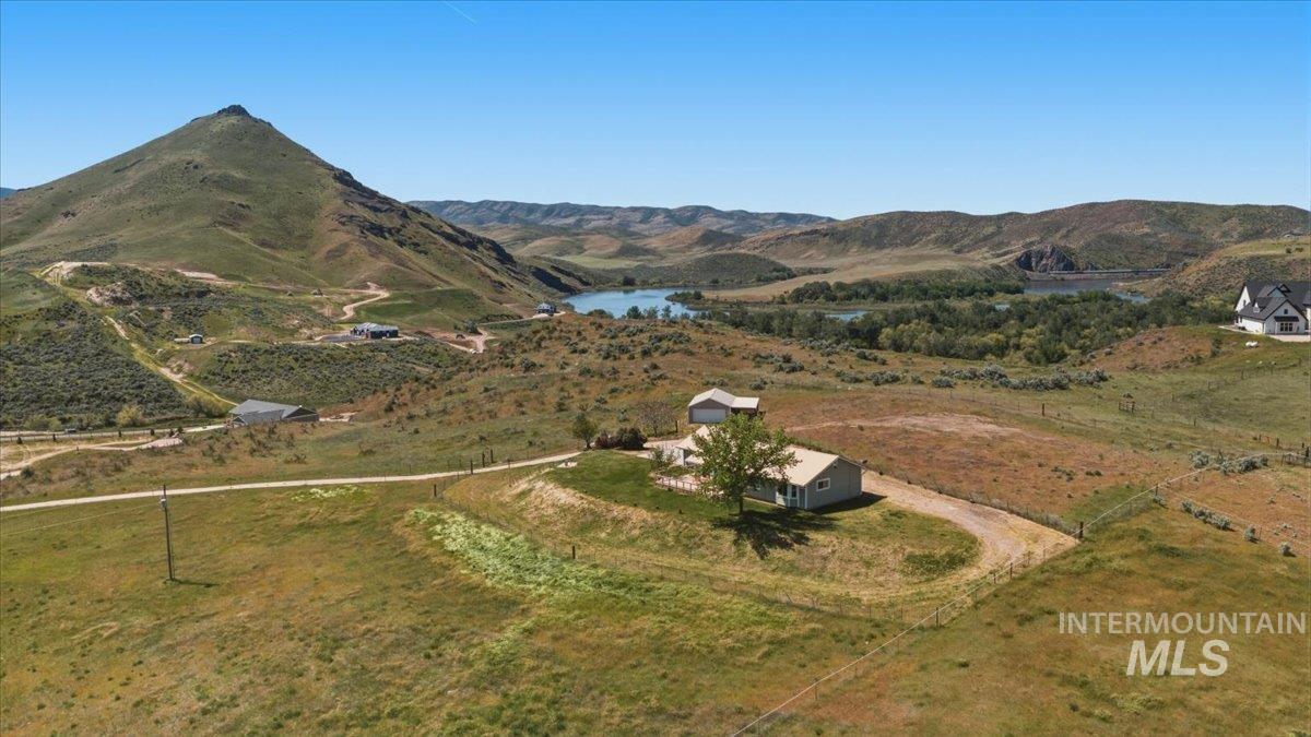 5303 Montour Rd., Emmett, Idaho 83617, 3 Bedrooms, 2 Bathrooms, Residential For Sale, Price $740,000,MLS 98985351
