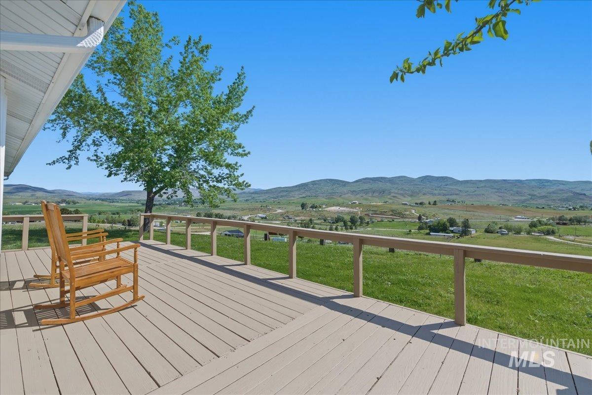 5303 Montour Rd., Emmett, Idaho 83617, 3 Bedrooms, 2 Bathrooms, Residential For Sale, Price $740,000,MLS 98985351