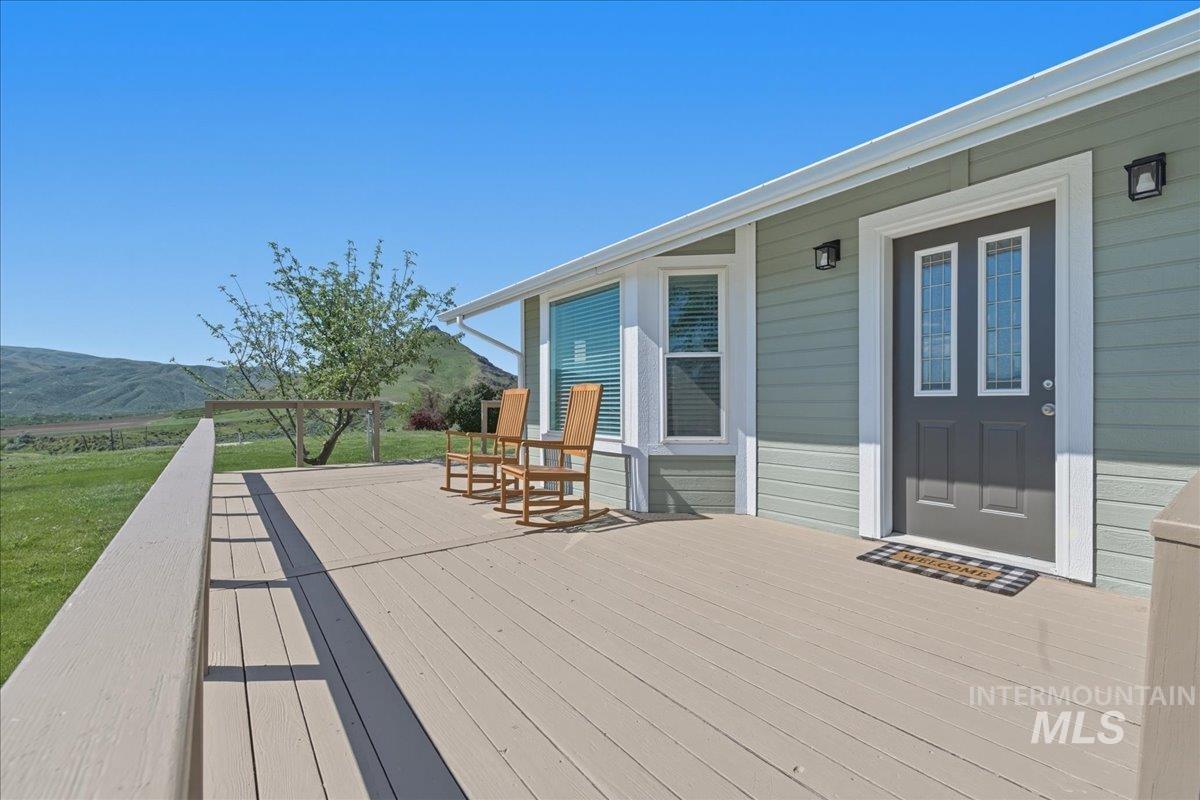 5303 Montour Rd., Emmett, Idaho 83617, 3 Bedrooms, 2 Bathrooms, Residential For Sale, Price $740,000,MLS 98985351