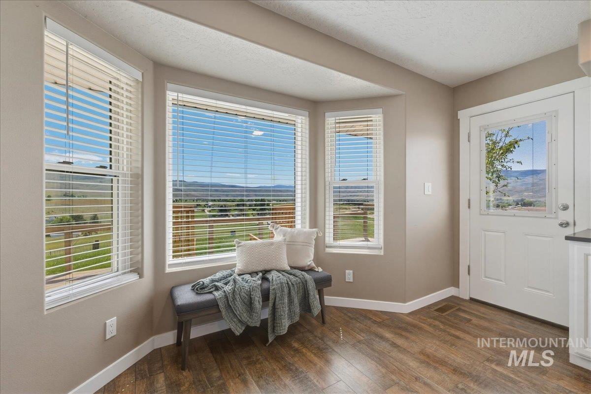 5303 Montour Rd., Emmett, Idaho 83617, 3 Bedrooms, 2 Bathrooms, Residential For Sale, Price $740,000,MLS 98985351