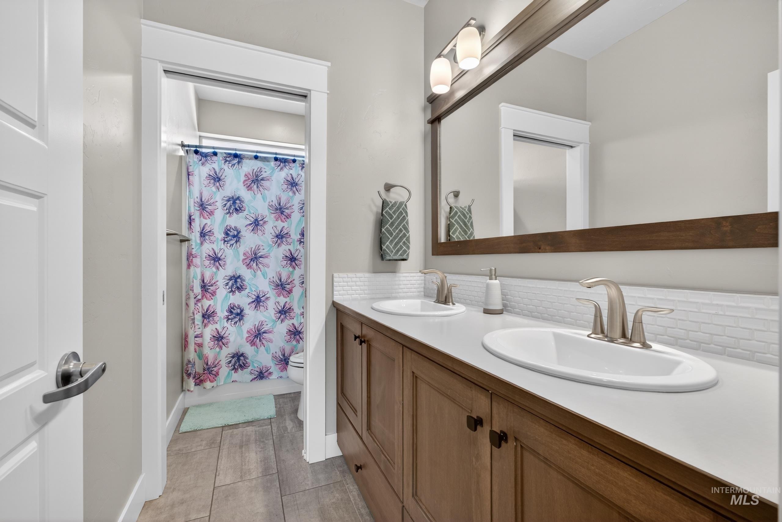 5966 S Astoria, Meridian, Idaho 83642, 5 Bedrooms, 3.5 Bathrooms, Residential For Sale, Price $975,000,MLS 98985354