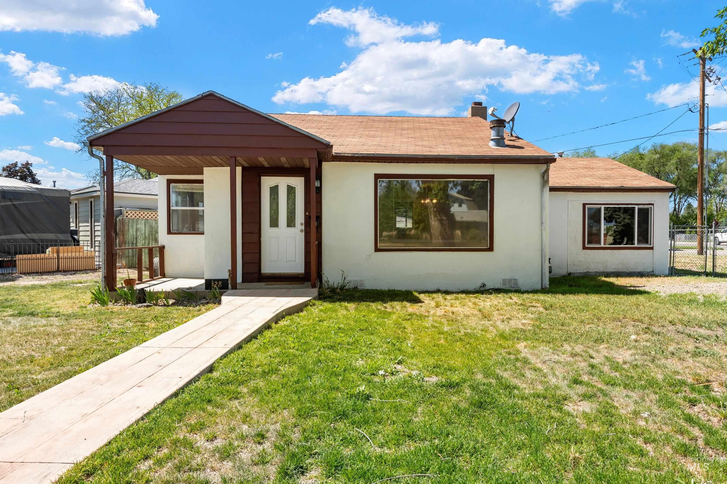 128 Mountain View Dr., Mountain Home, Idaho 83647, 3 Bedrooms, 1 Bathroom, Residential For Sale, Price $239,900,MLS 98985356