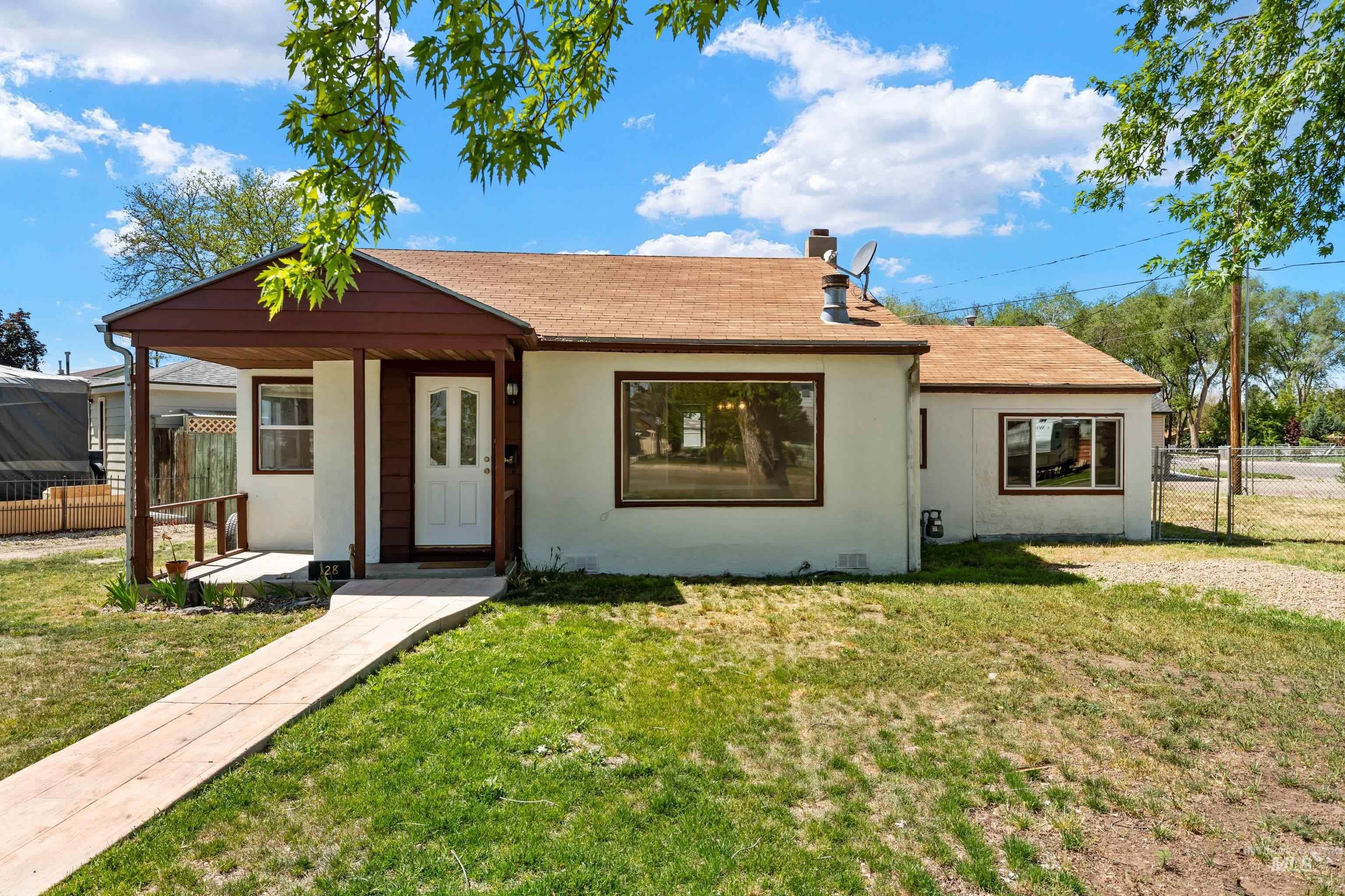 128 Mountain View Dr., Mountain Home, Idaho 83647, 3 Bedrooms, 1 Bathroom, Residential For Sale, Price $239,900,MLS 98985356