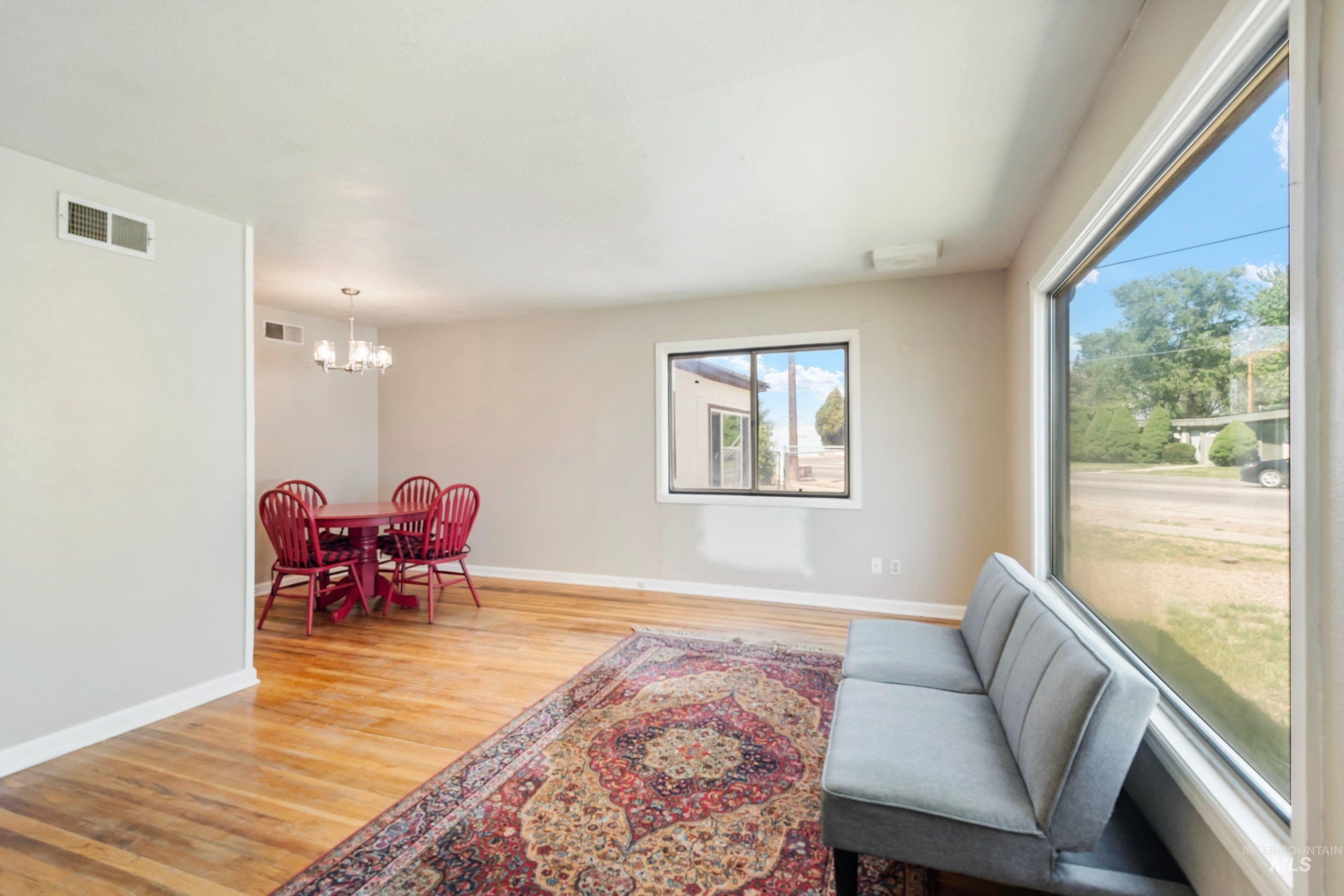 128 Mountain View Dr., Mountain Home, Idaho 83647, 3 Bedrooms, 1 Bathroom, Residential For Sale, Price $239,900,MLS 98985356