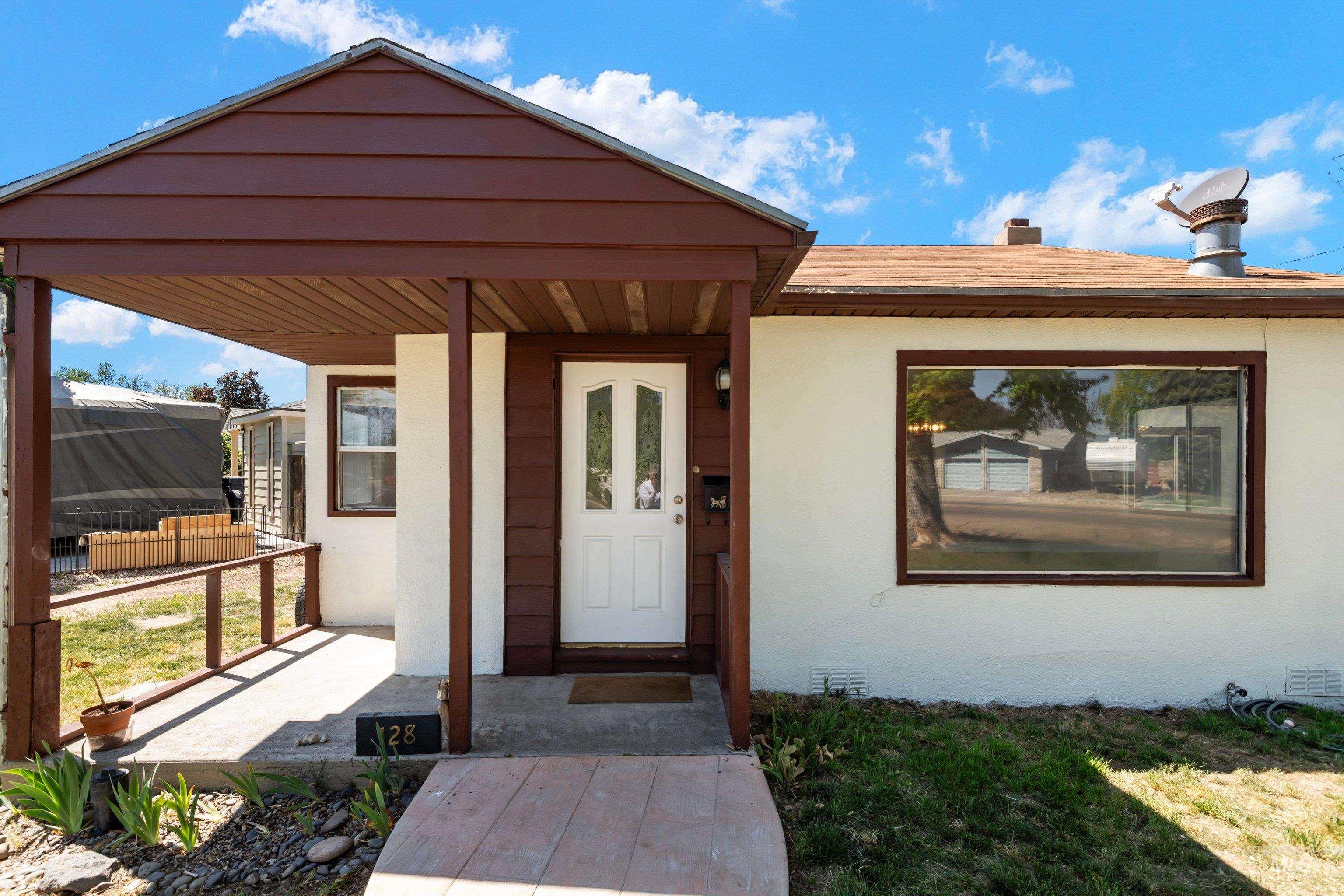 128 Mountain View Dr., Mountain Home, Idaho 83647, 3 Bedrooms, 1 Bathroom, Residential For Sale, Price $239,900,MLS 98985356