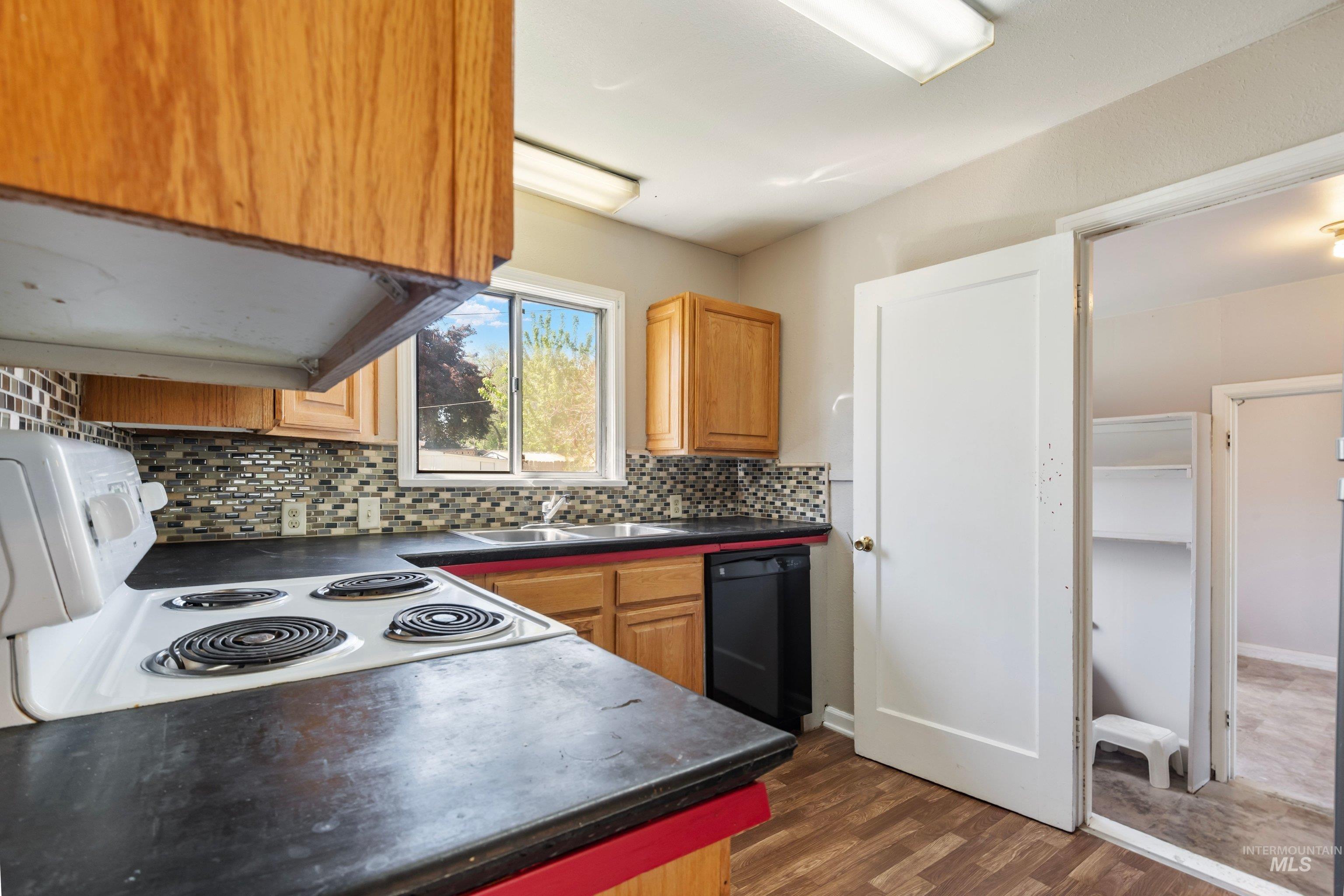 128 Mountain View Dr., Mountain Home, Idaho 83647, 3 Bedrooms, 1 Bathroom, Residential For Sale, Price $239,900,MLS 98985356