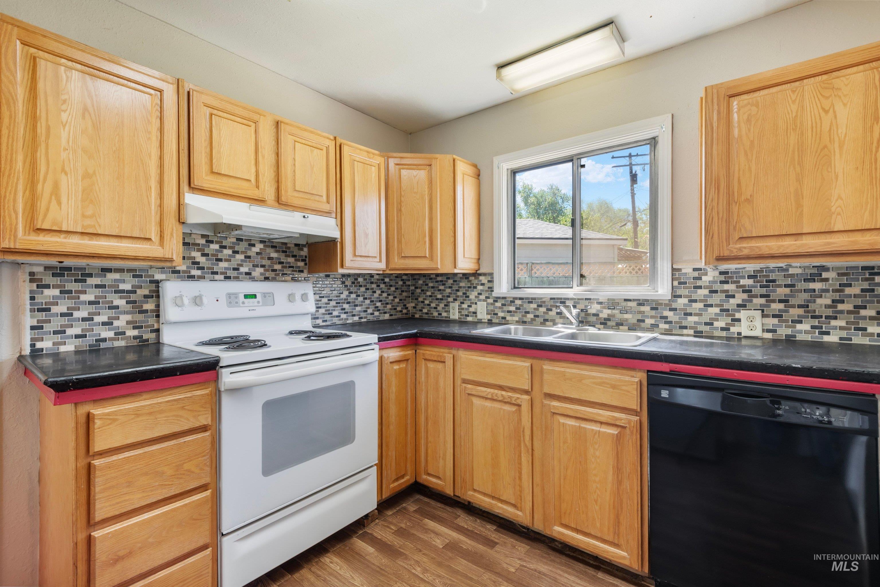 128 Mountain View Dr., Mountain Home, Idaho 83647, 3 Bedrooms, 1 Bathroom, Residential For Sale, Price $239,900,MLS 98985356