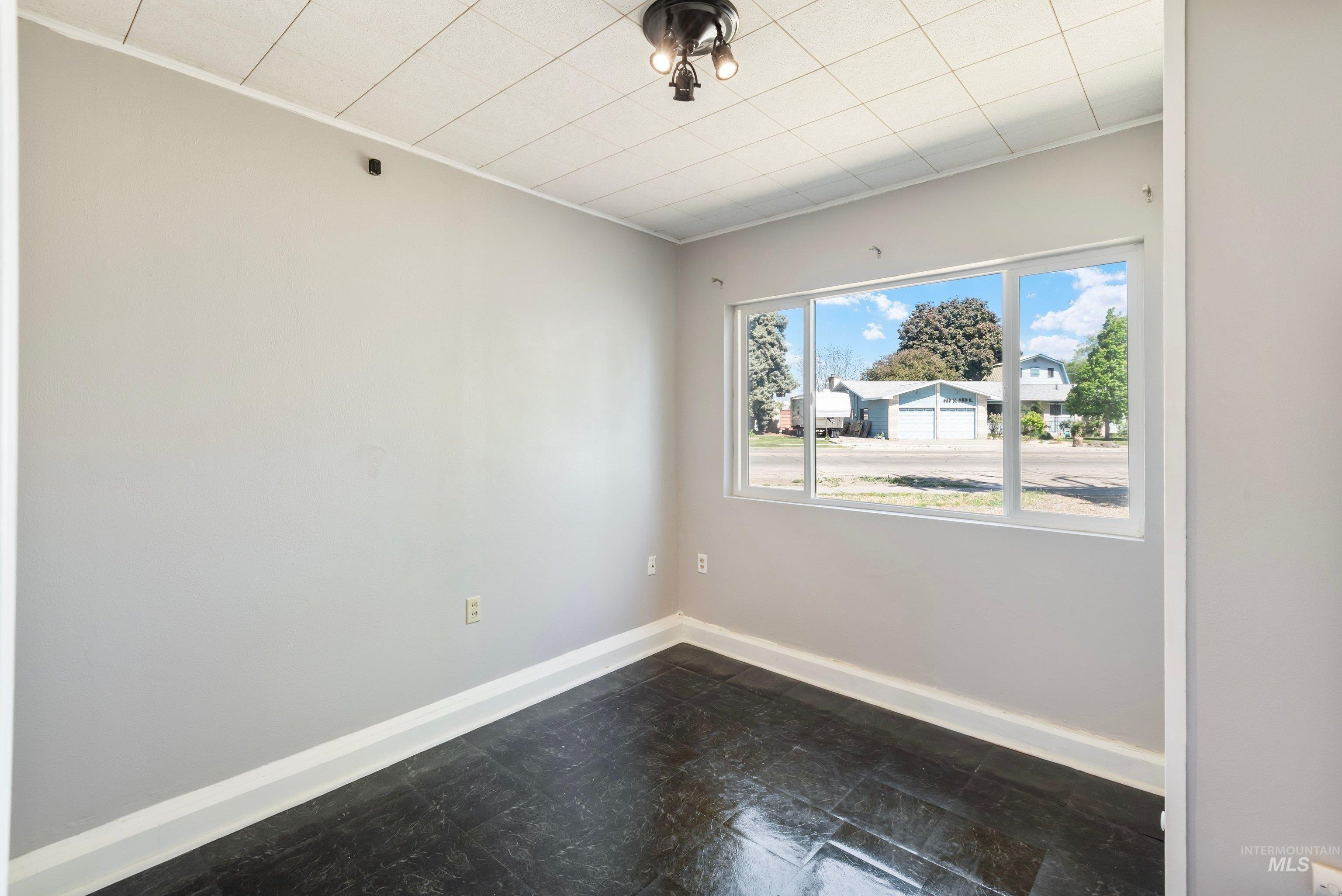 128 Mountain View Dr., Mountain Home, Idaho 83647, 3 Bedrooms, 1 Bathroom, Residential For Sale, Price $239,900,MLS 98985356