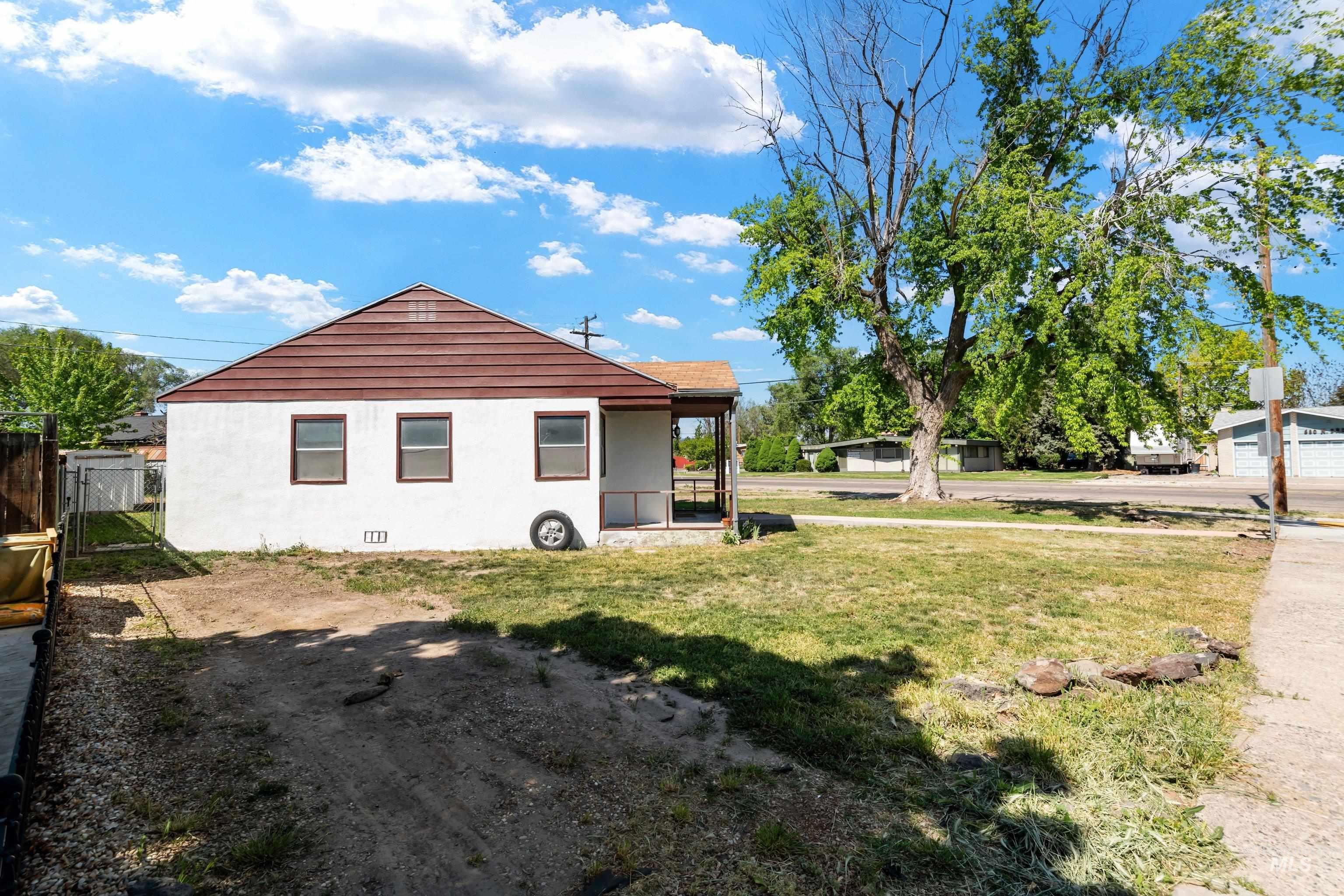 128 Mountain View Dr., Mountain Home, Idaho 83647, 3 Bedrooms, 1 Bathroom, Residential For Sale, Price $239,900,MLS 98985356