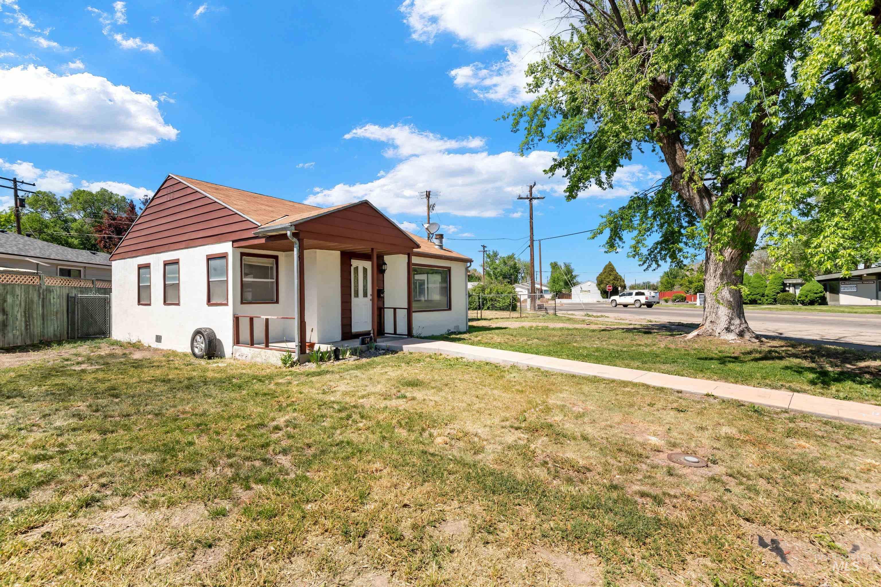 128 Mountain View Dr., Mountain Home, Idaho 83647, 3 Bedrooms, 1 Bathroom, Residential For Sale, Price $239,900,MLS 98985356