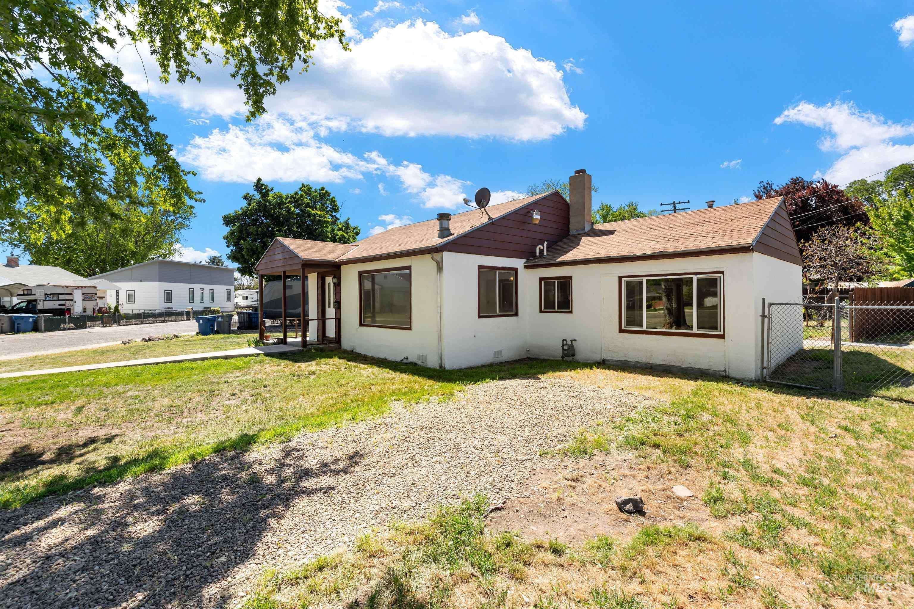 128 Mountain View Dr., Mountain Home, Idaho 83647, 3 Bedrooms, 1 Bathroom, Residential For Sale, Price $239,900,MLS 98985356
